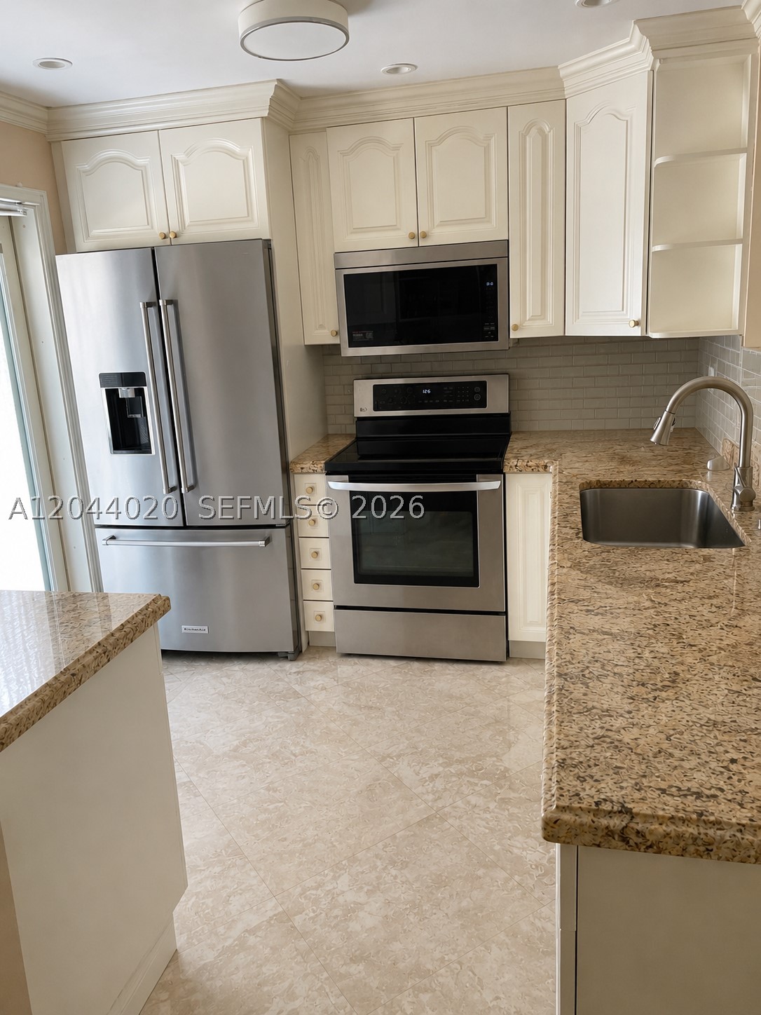 219 NE 14th Ave #306