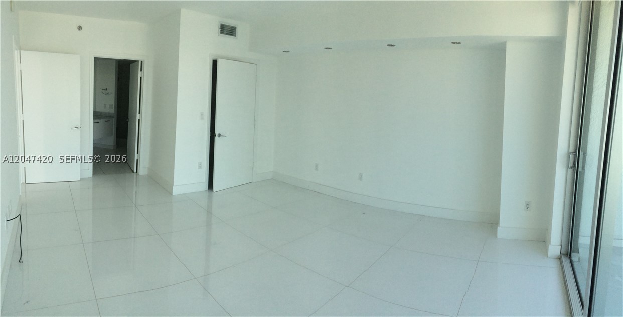 image 500 Brickell West6
