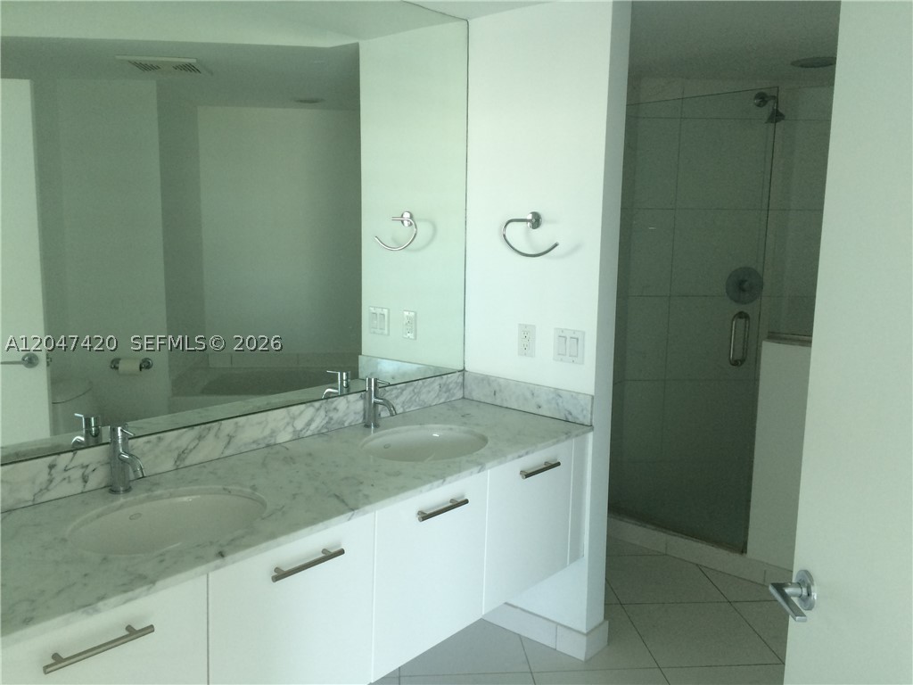 image 500 Brickell West7