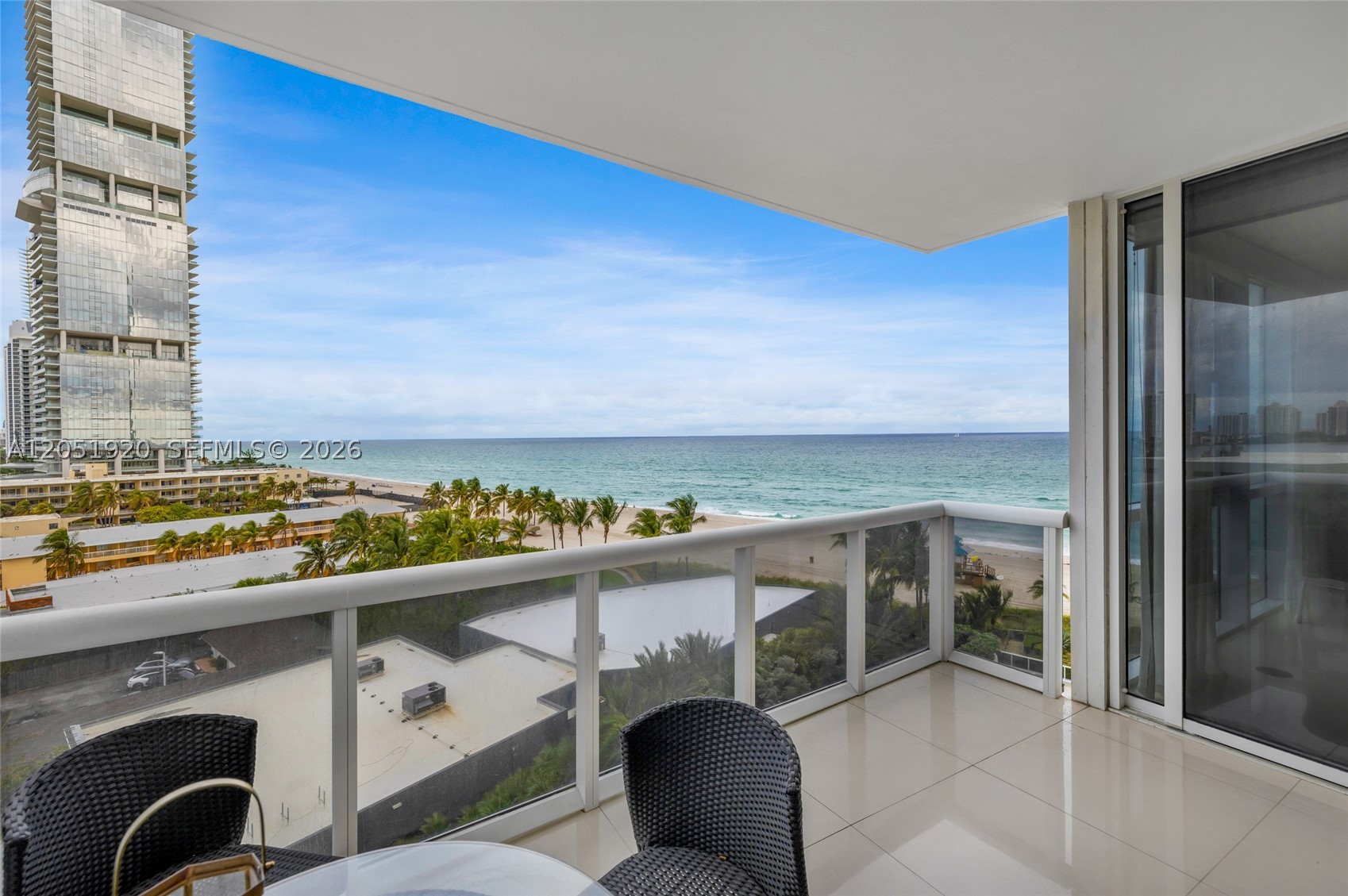 18201 Collins Ave #902