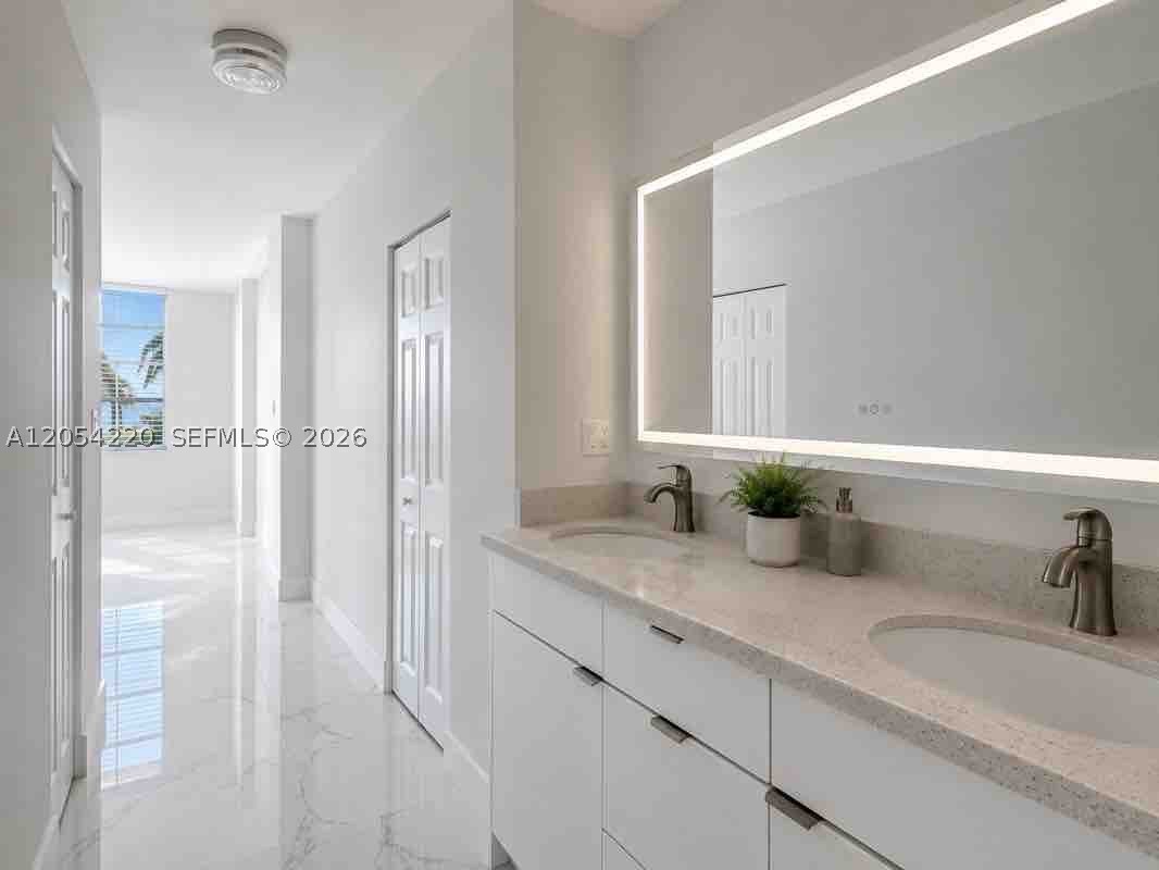 image Arlen House West9