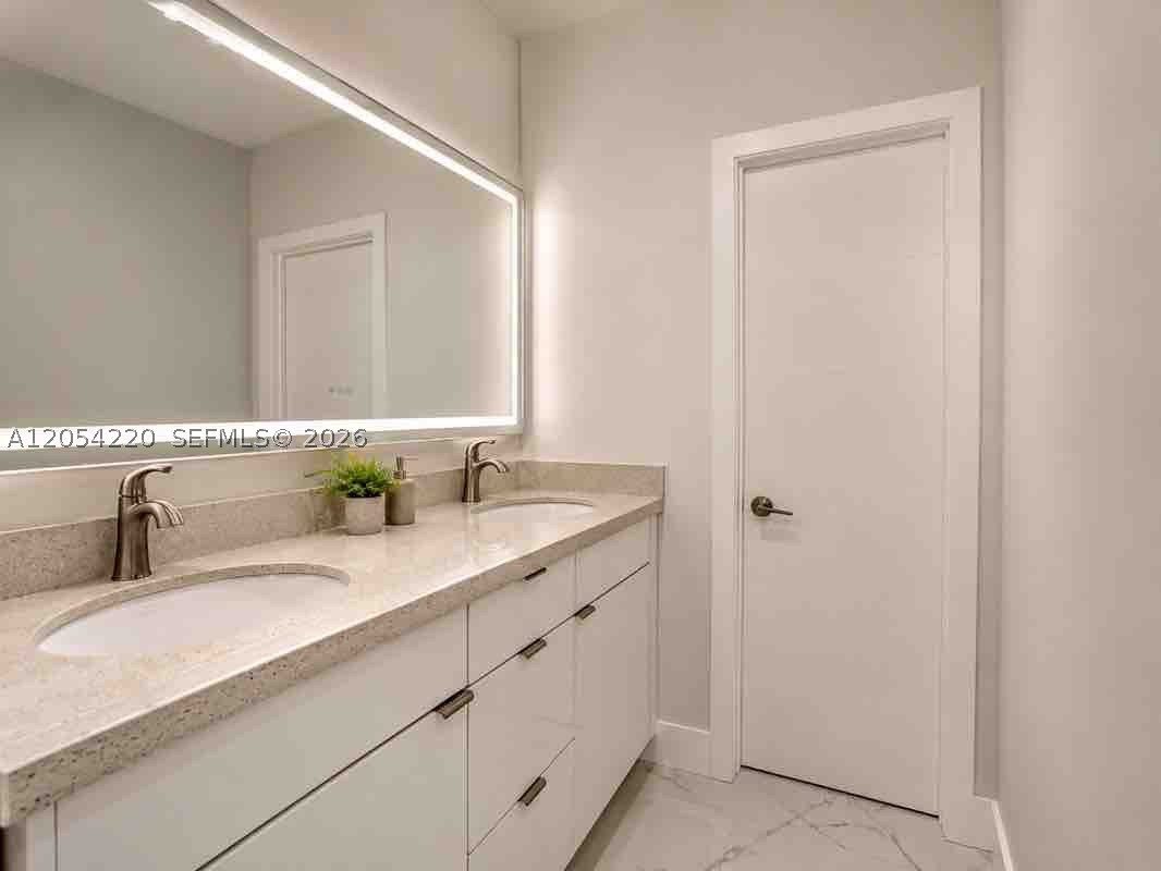 image Arlen House West7