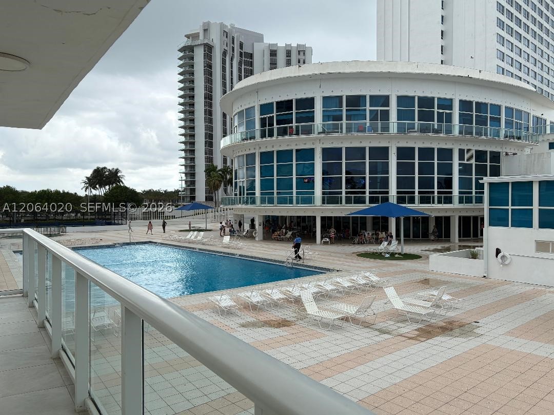 5445 Collins Ave #1109