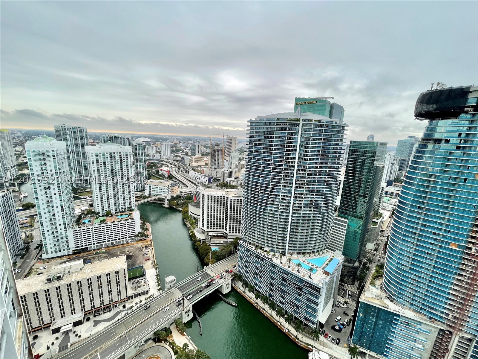 465 Brickell Ave #4906