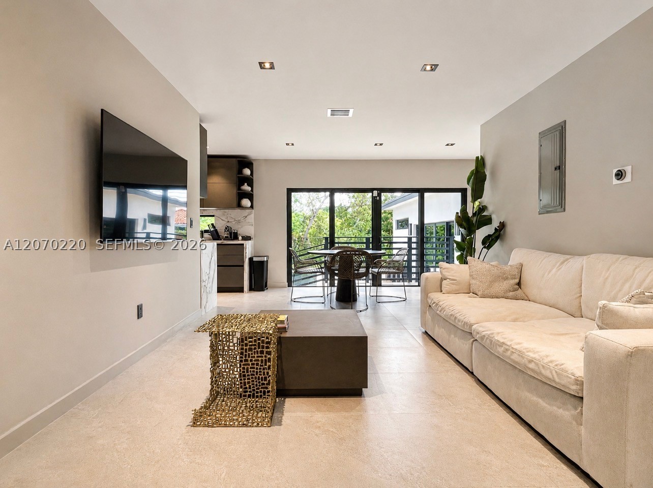 2155 SW 25th Ter Miami, FL 33133