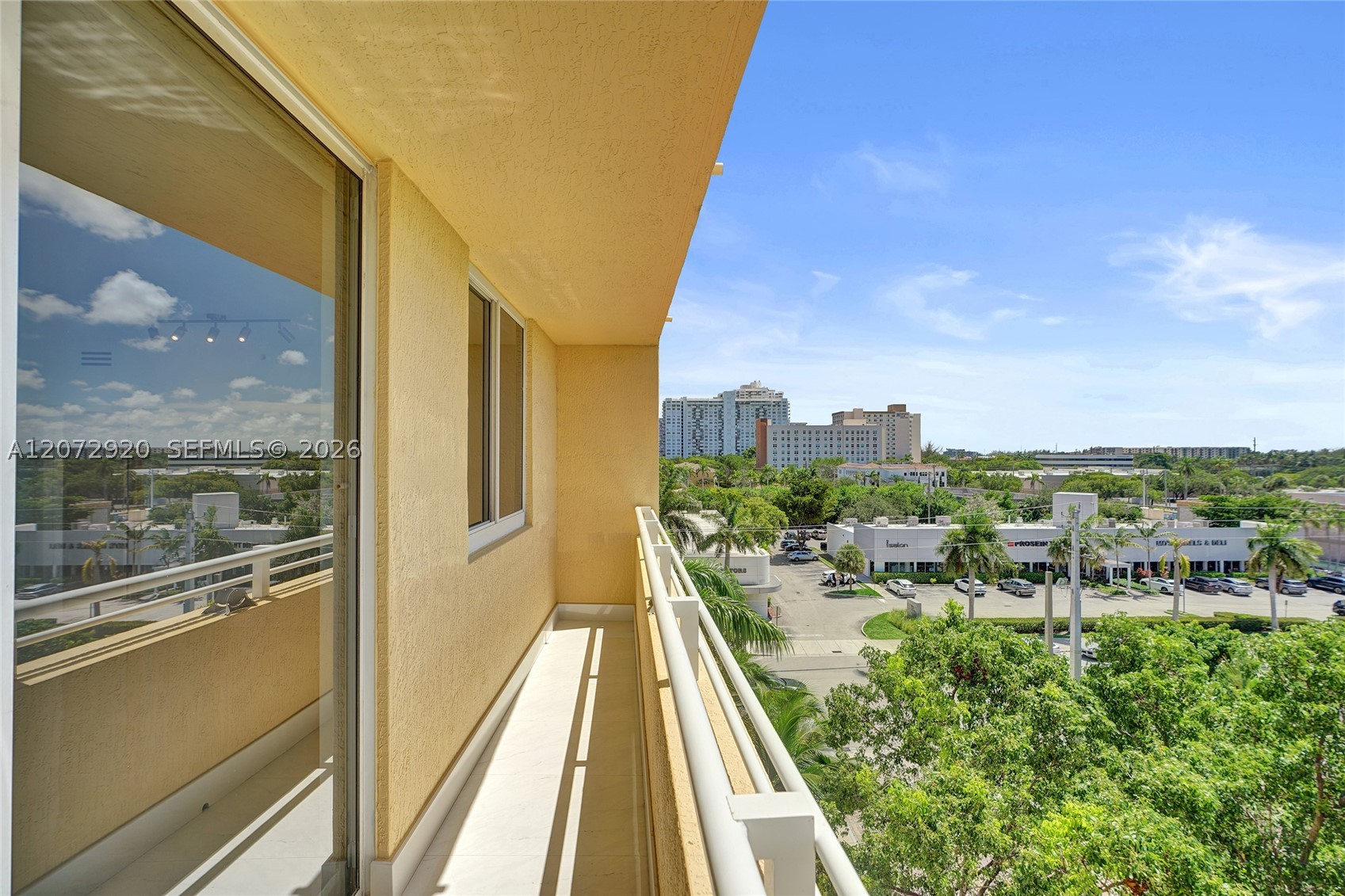 2775 NE 187th St #514 Aventura, FL 33180