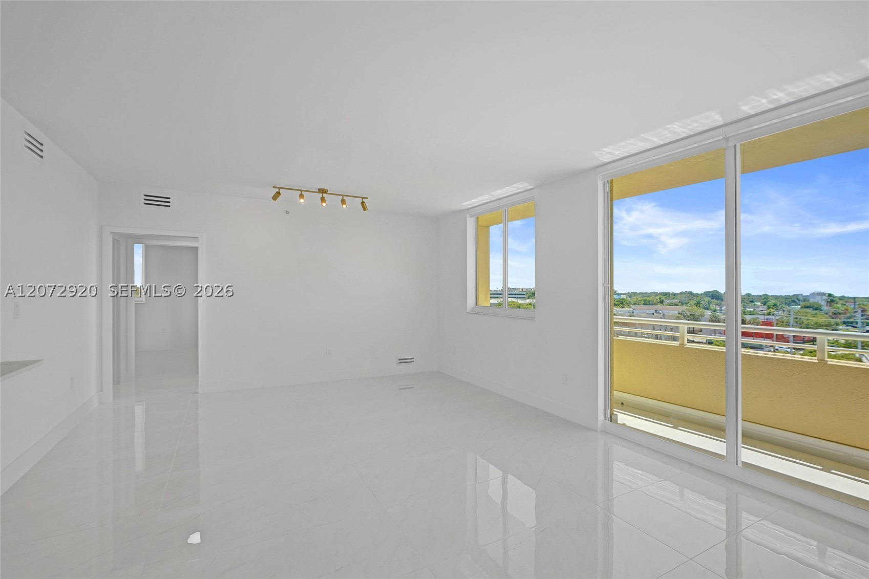 2775 NE 187th St #514 Aventura, FL 33180