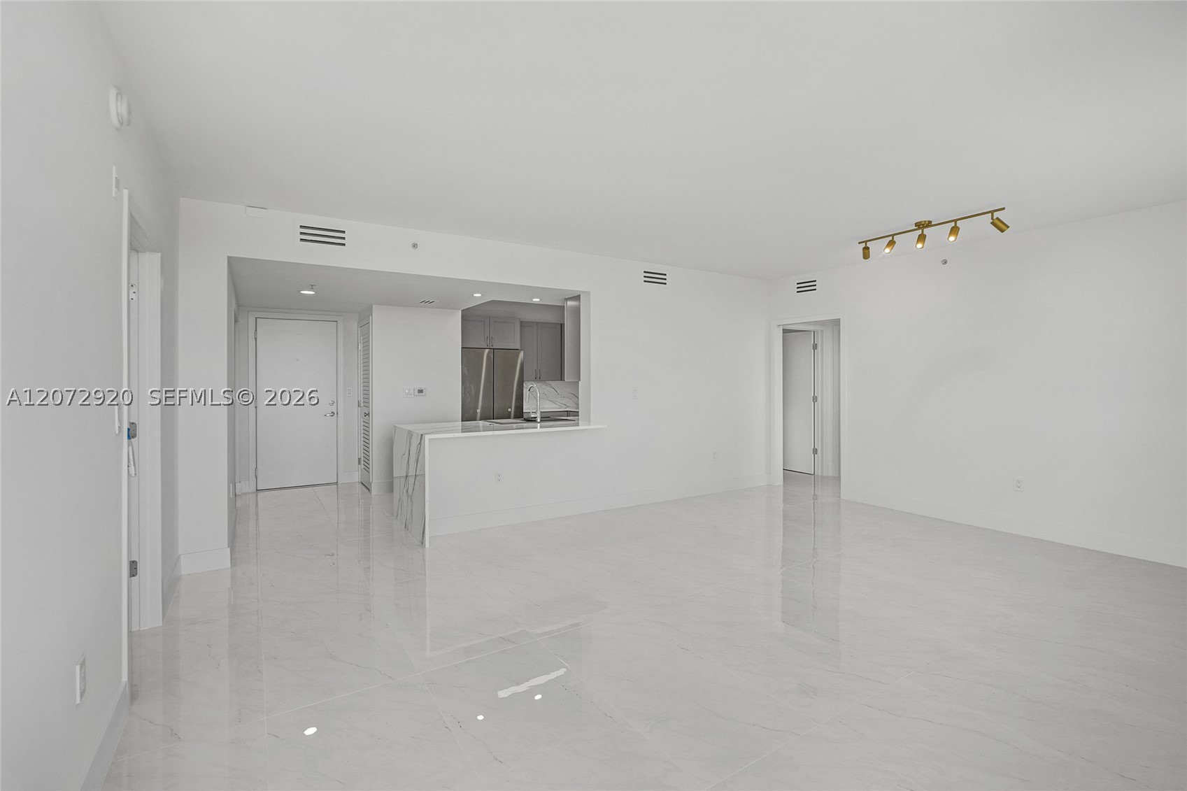 2775 NE 187th St #514 Aventura, FL 33180