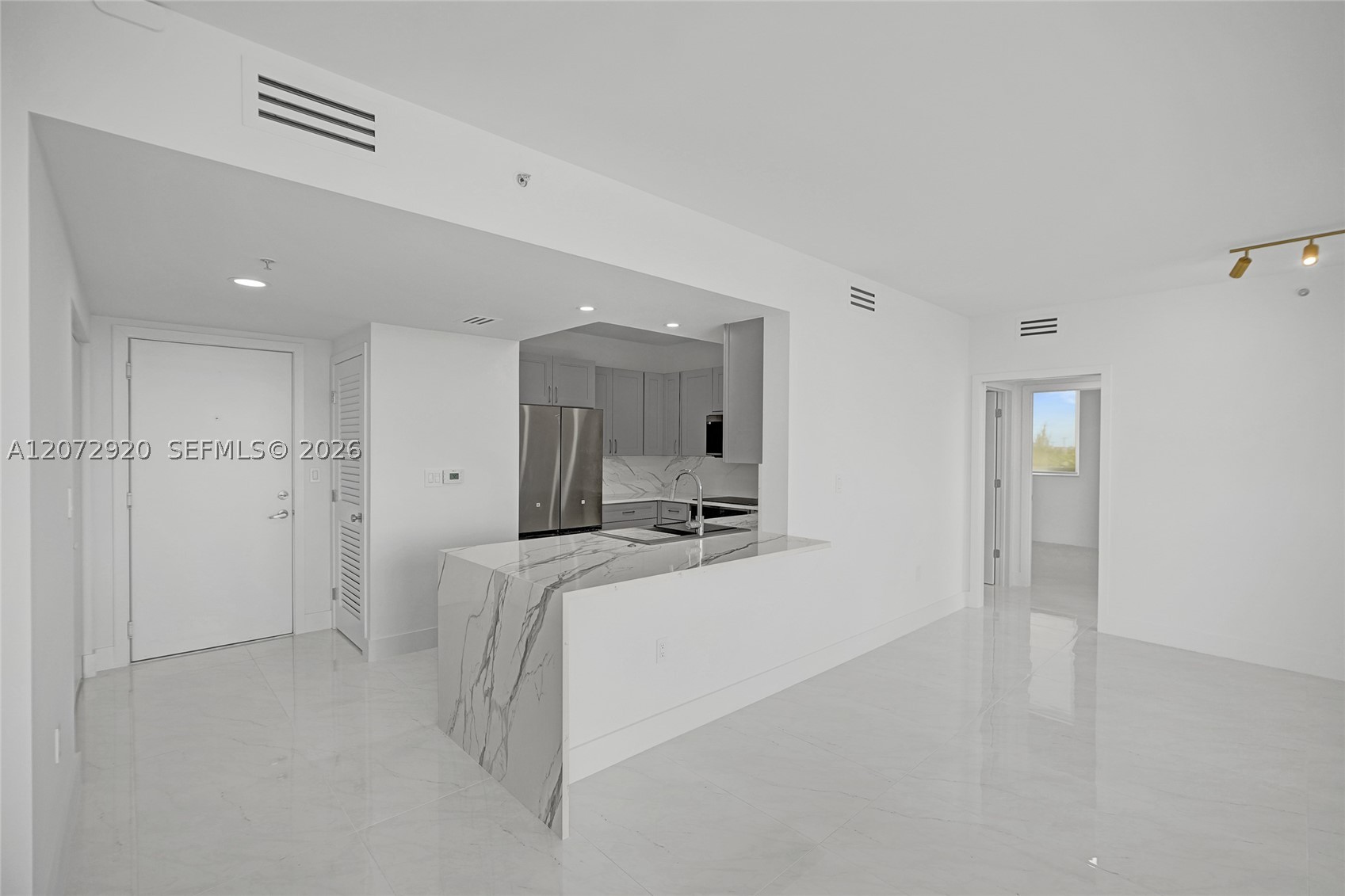 2775 NE 187th St #514 Aventura, FL 33180