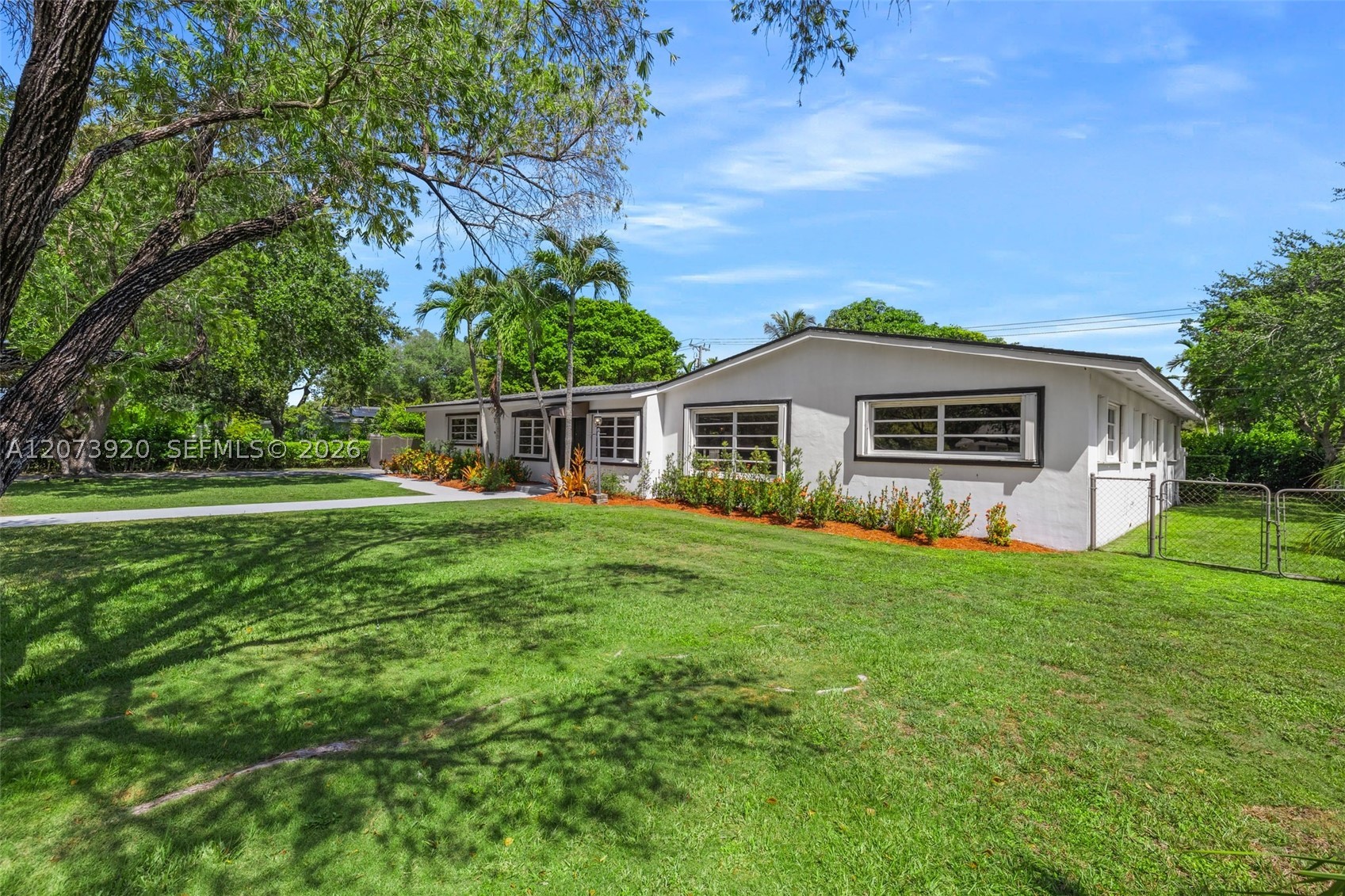 8261 SW 142nd St Palmetto Bay, FL 33158