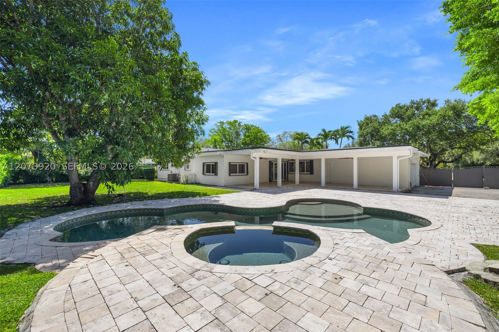8261 SW 142nd St Palmetto Bay, FL 33158