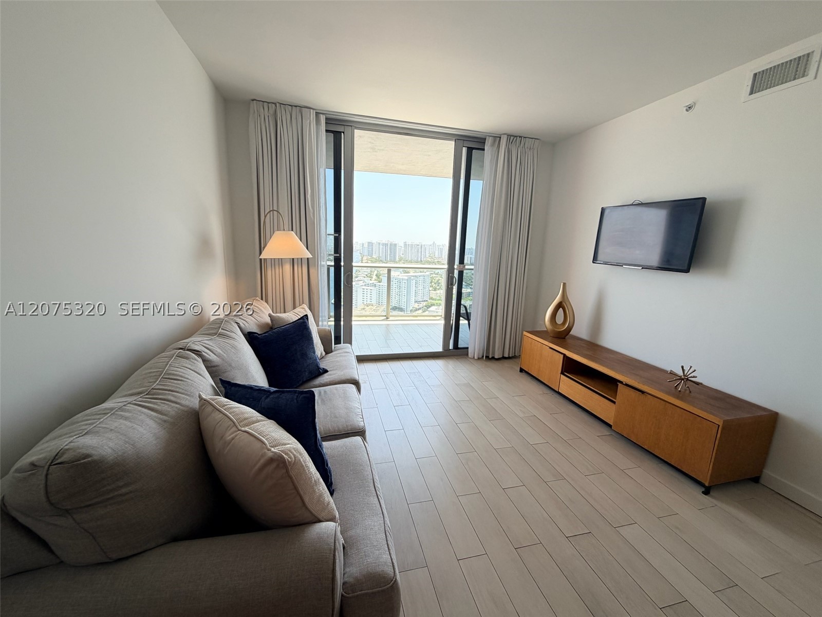 image Beachwalk Condominium11