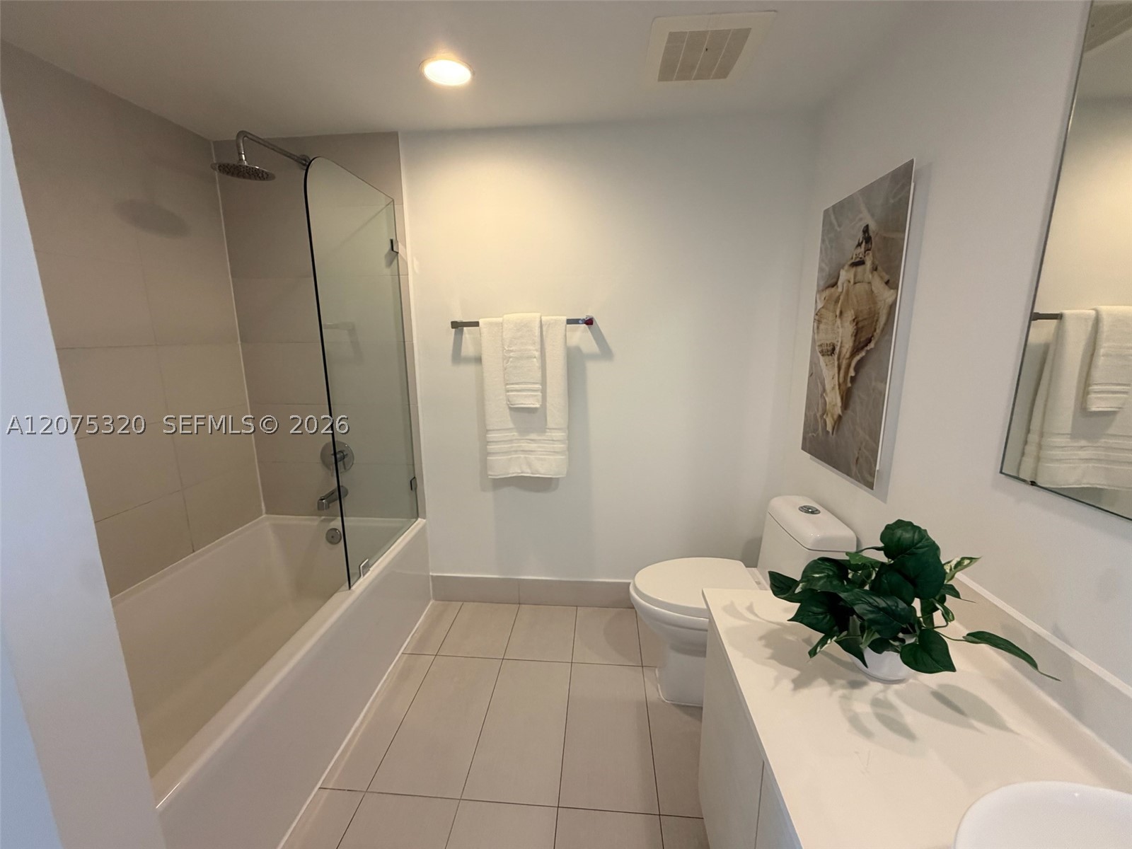 image Beachwalk Condominium17