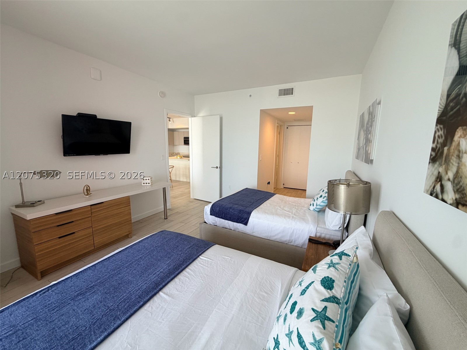 image Beachwalk Condominium20