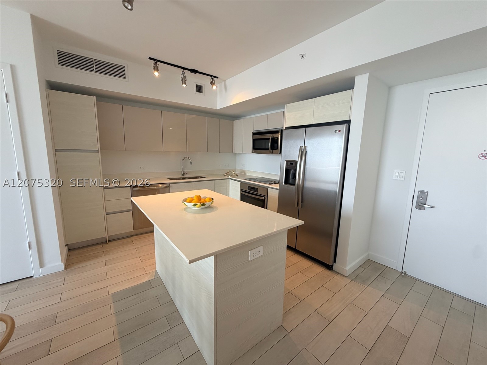 image Beachwalk Condominium7