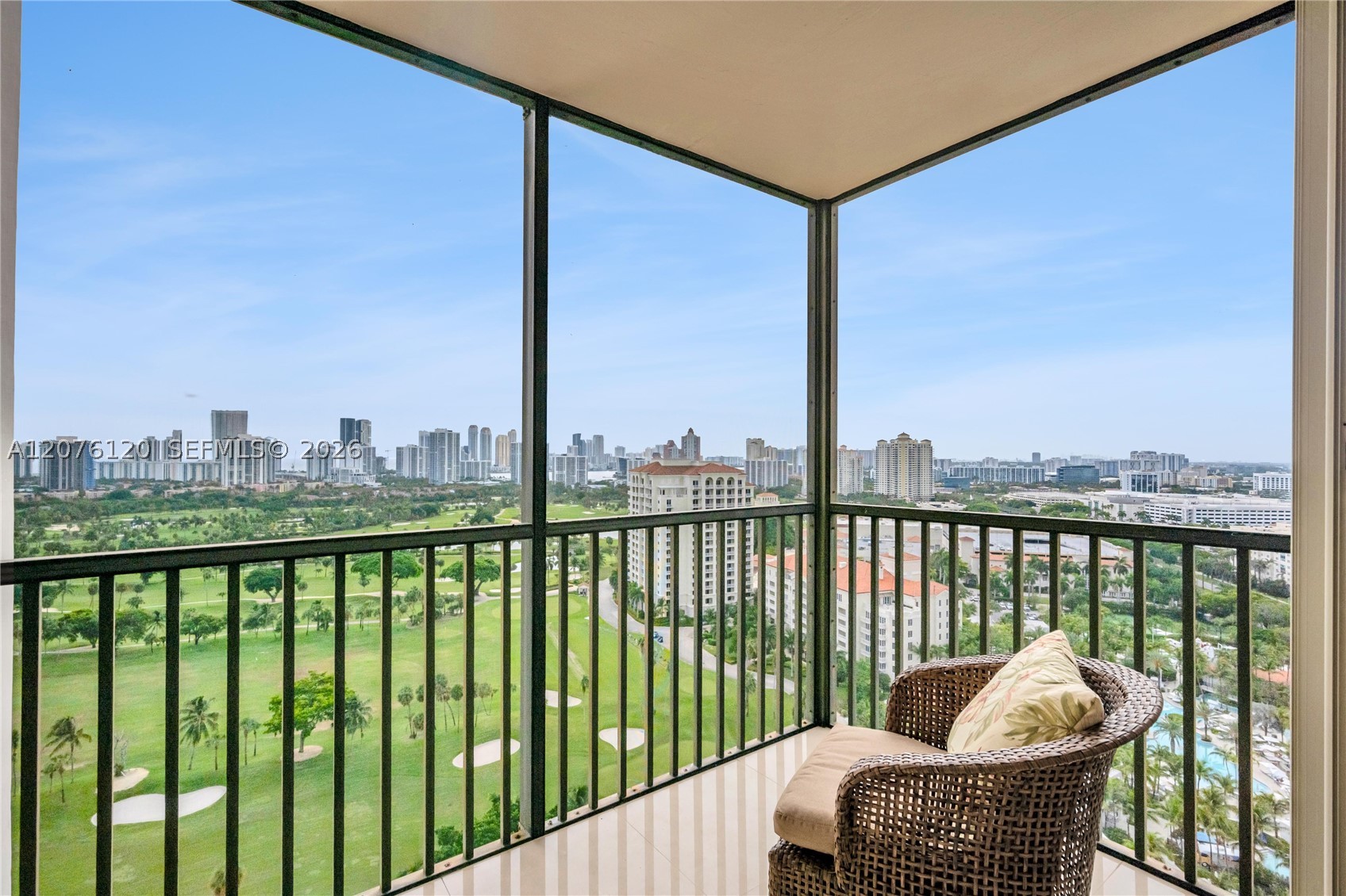 20335 W Country Clb Dr #2409