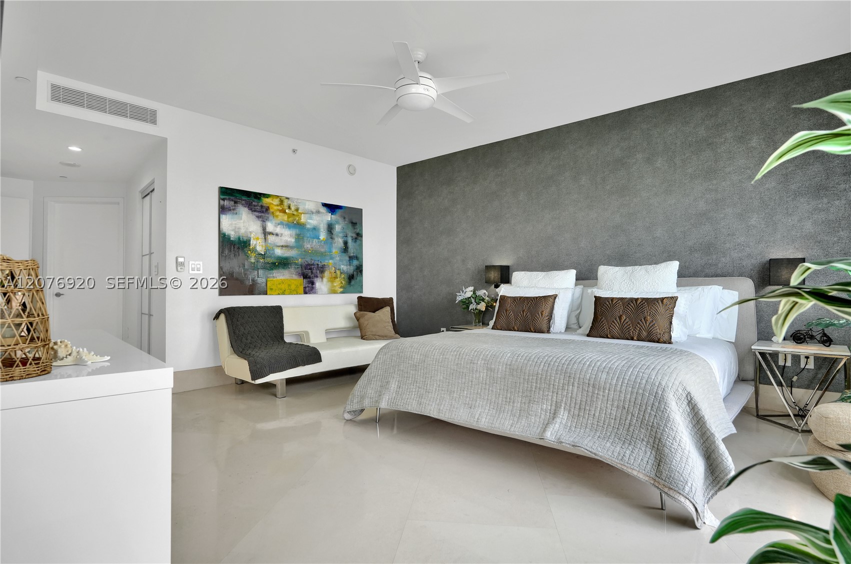 901 Brickell Key Blvd #1807 Miami, FL 33131