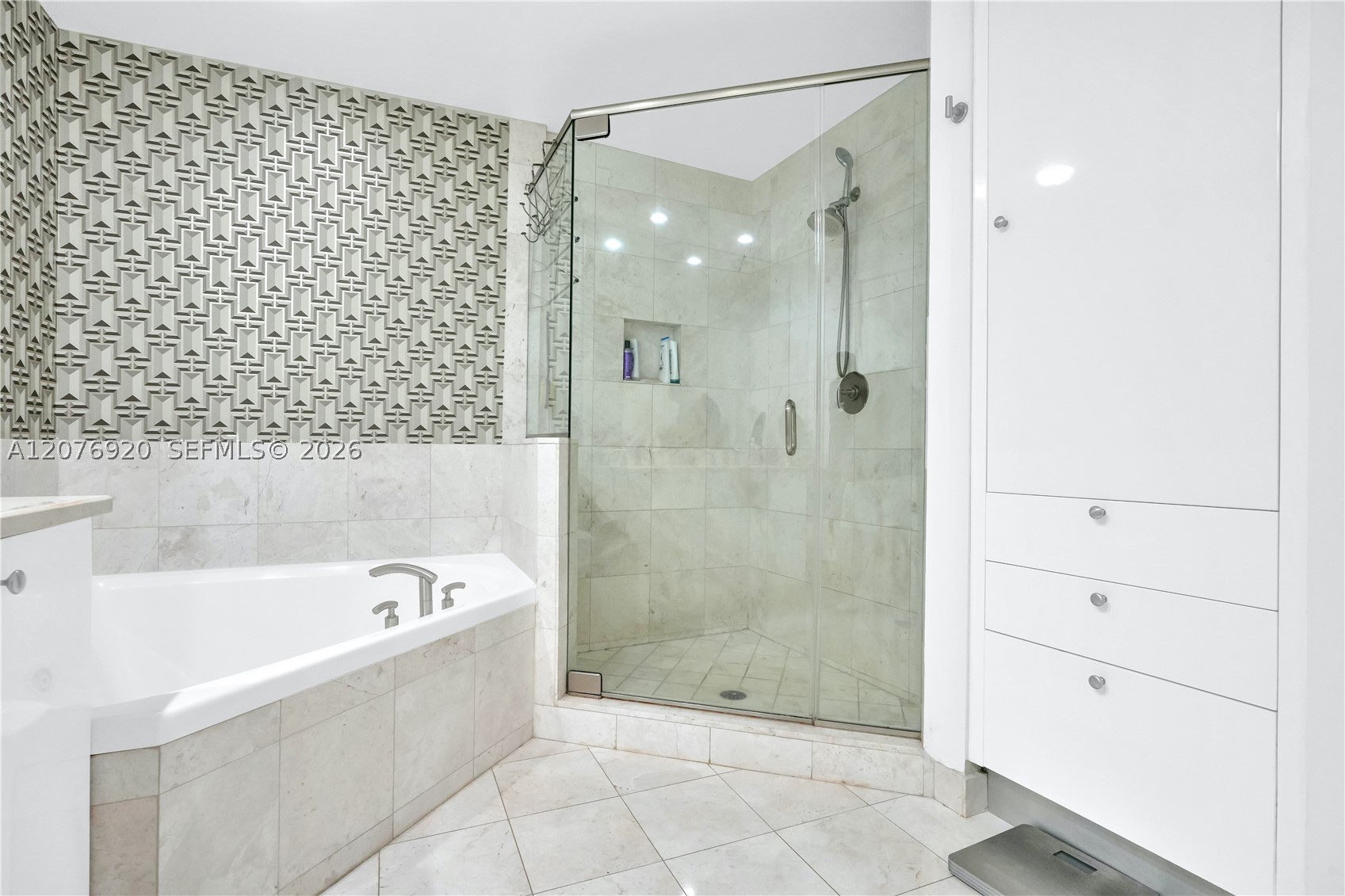 901 Brickell Key Blvd #1807 Miami, FL 33131