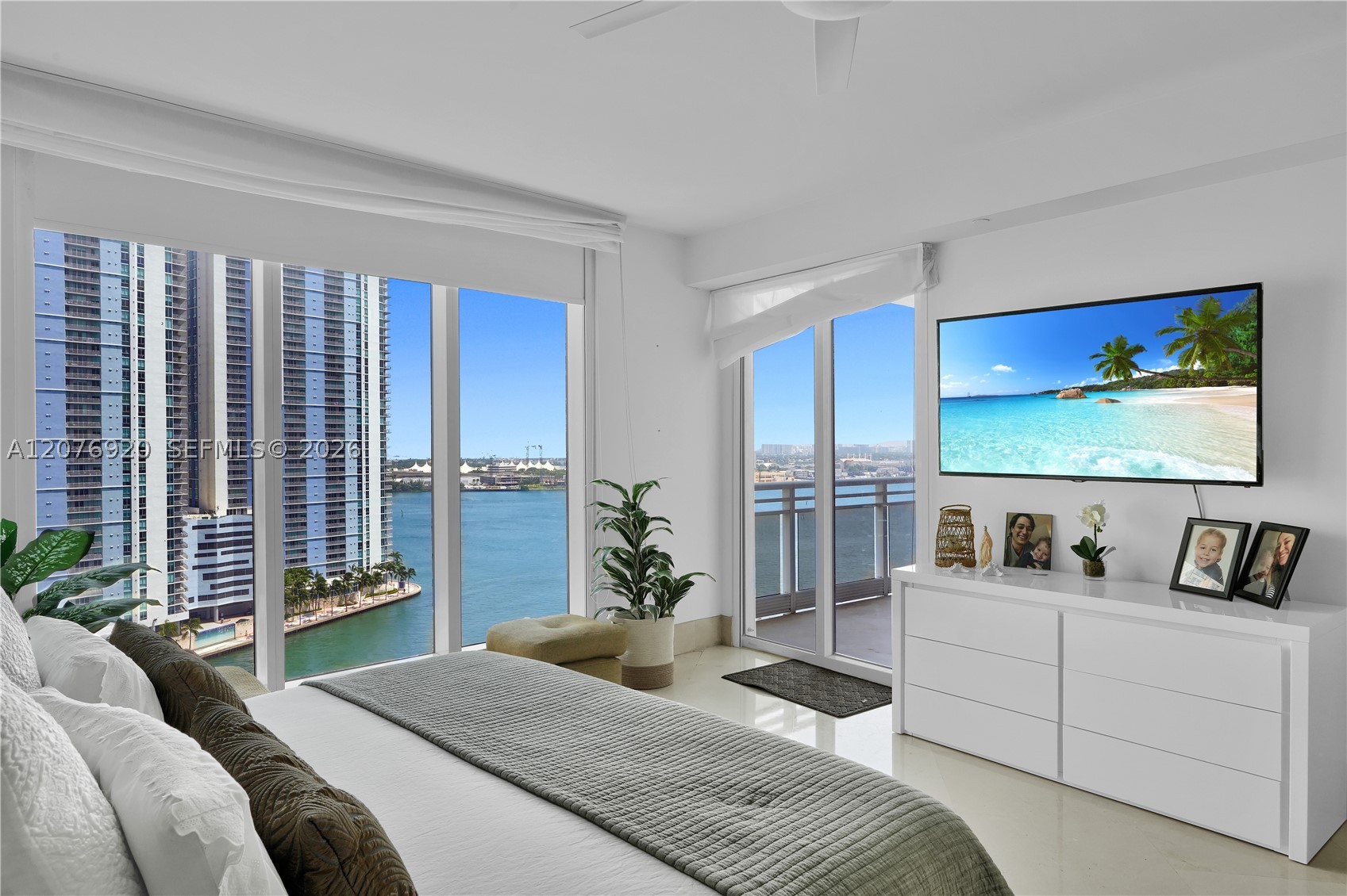 901 Brickell Key Blvd #1807 Miami, FL 33131