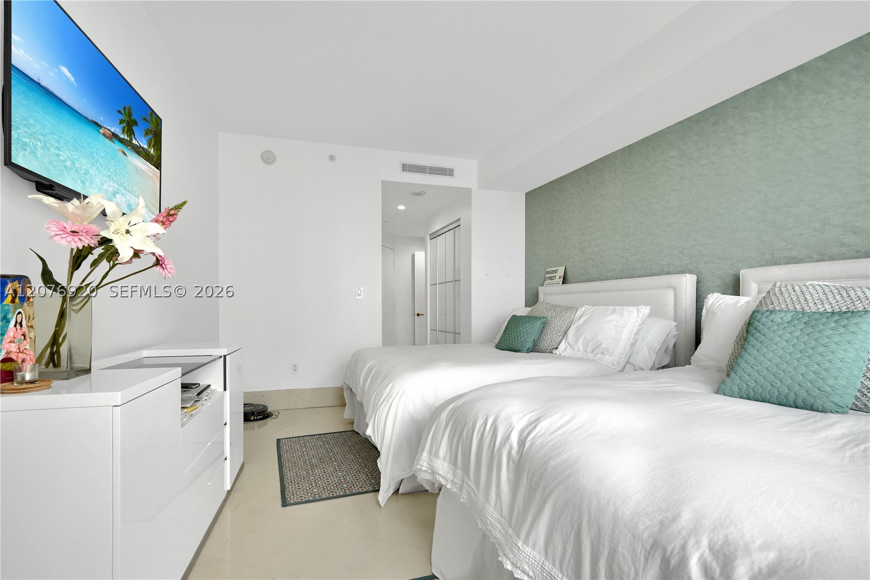 901 Brickell Key Blvd #1807 Miami, FL 33131