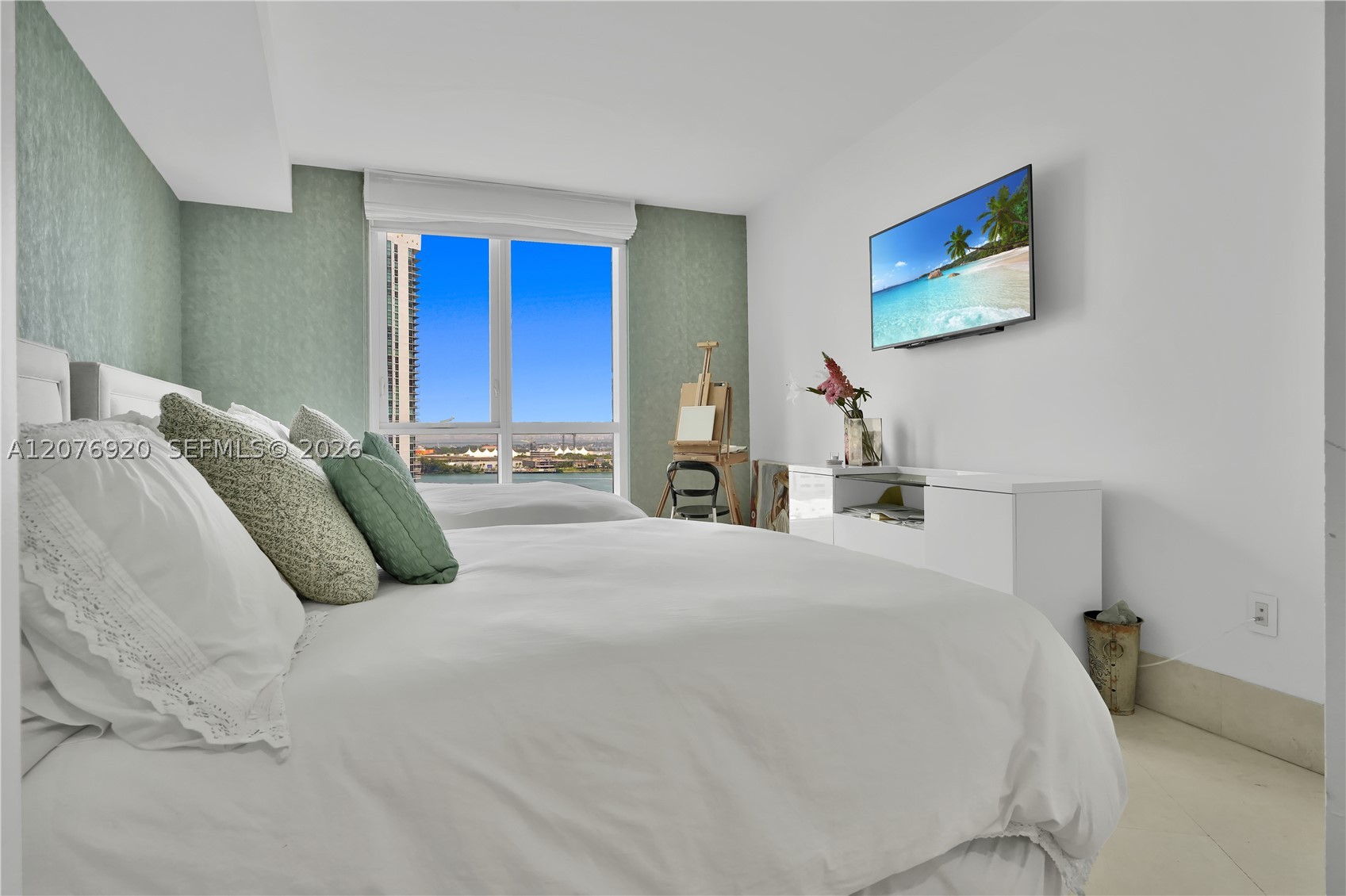 901 Brickell Key Blvd #1807 Miami, FL 33131