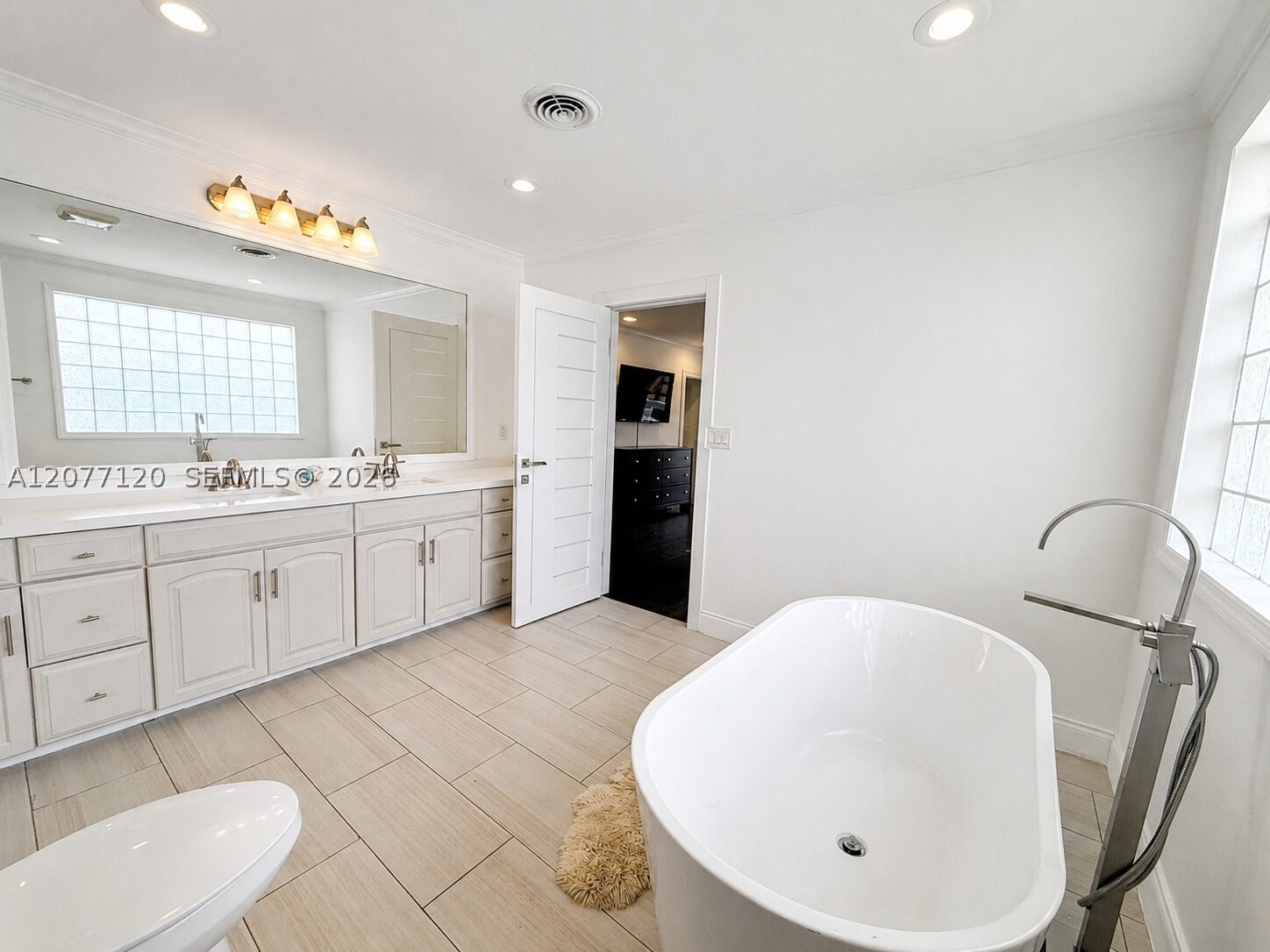 2830 NE 56th Ct Fort Lauderdale, FL 33308