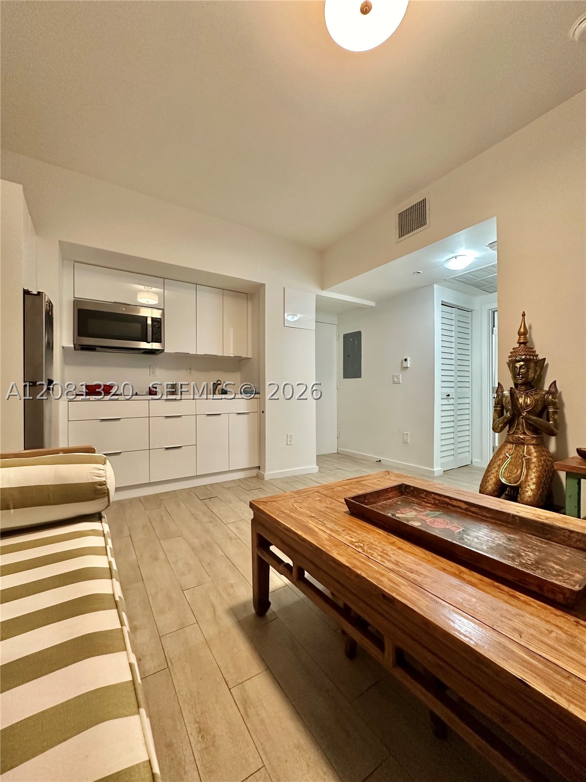 1611 Meridian Ave #103