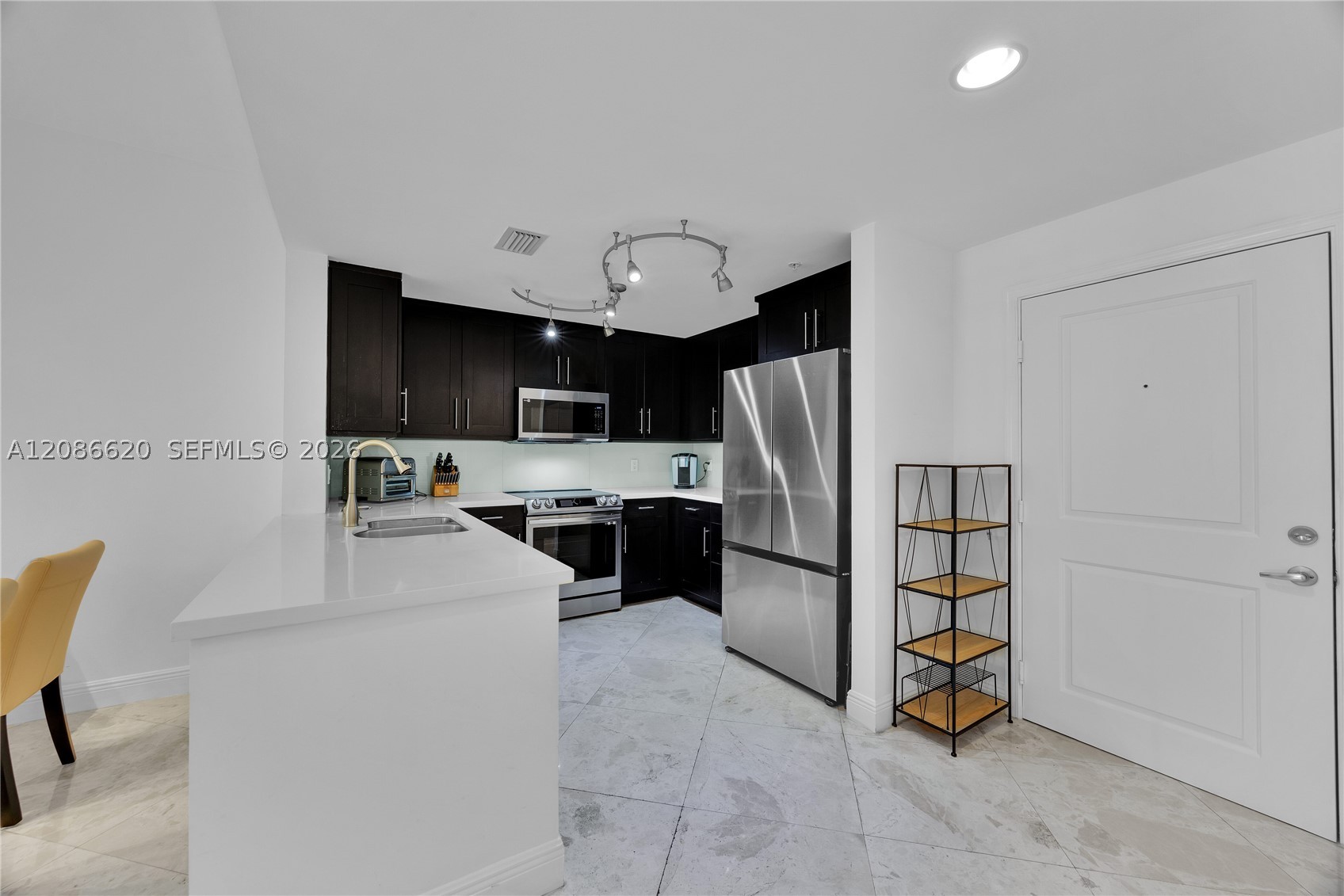 image Ten Aragon Condo10