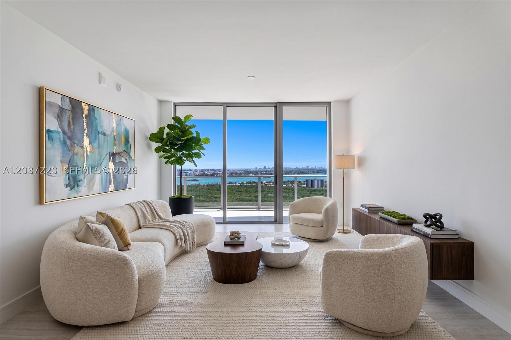 2411 Laguna #2704