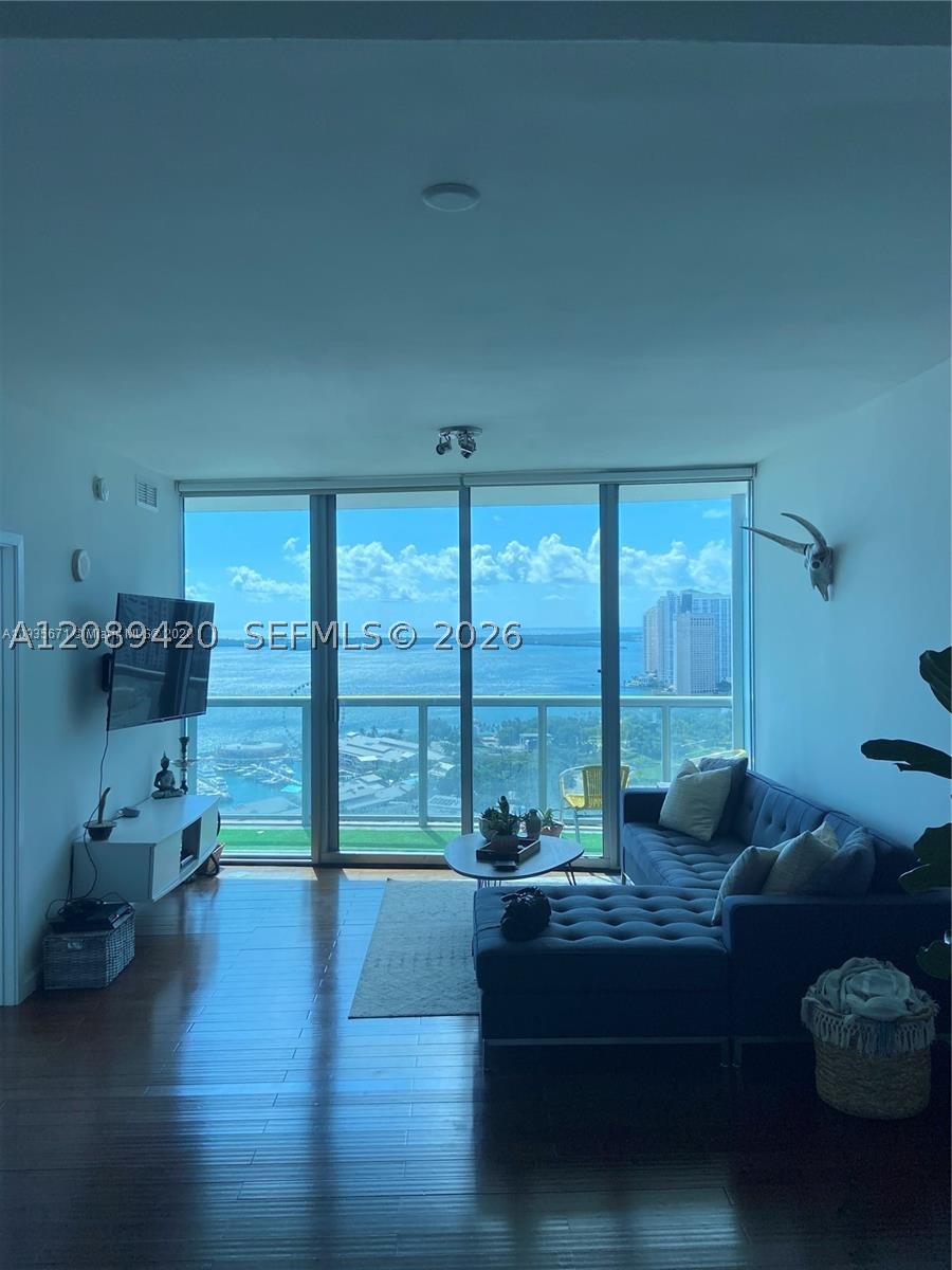 image Marina Blue3
