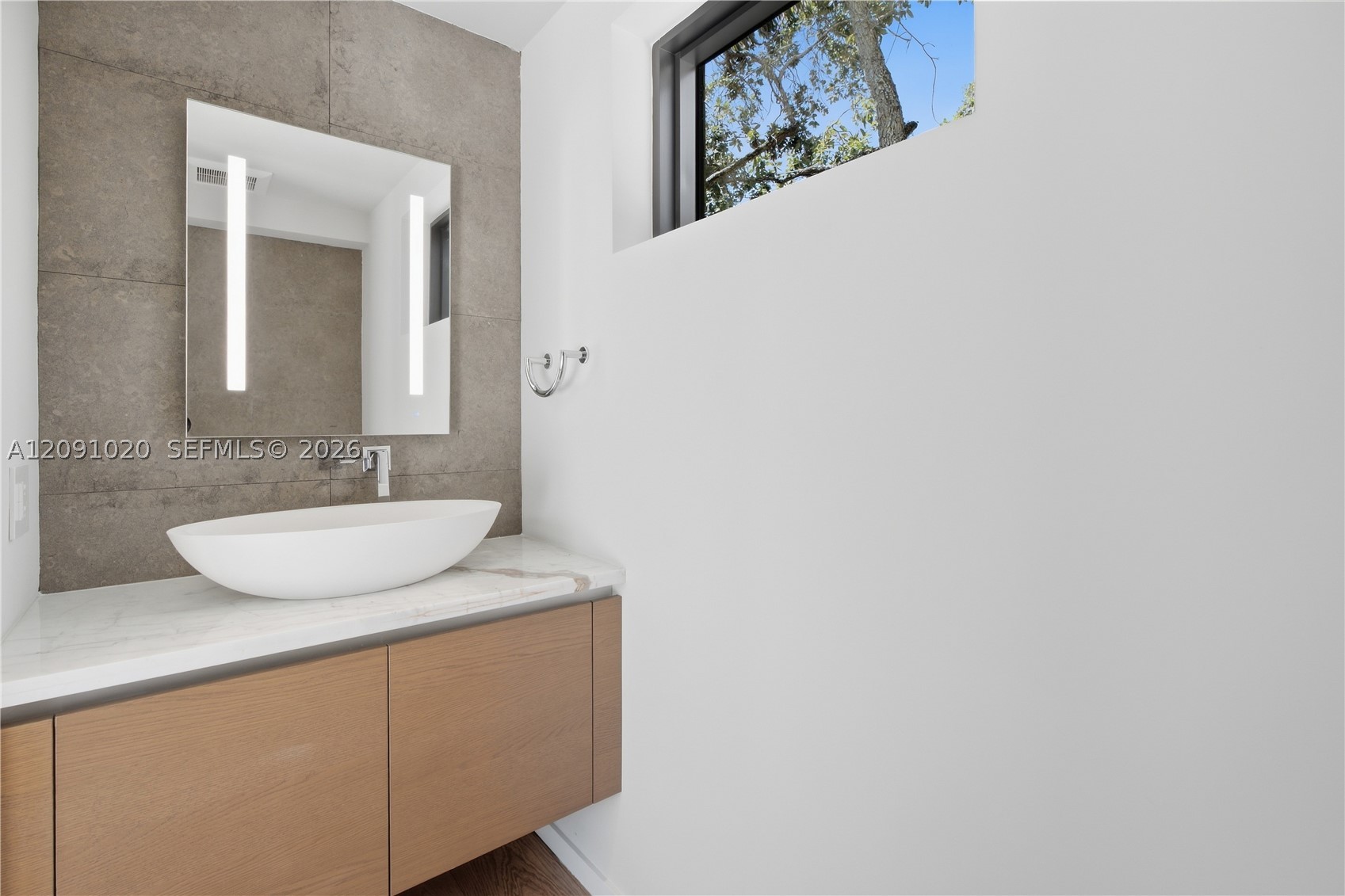 2803 Crystal Ct Miami, FL 33133