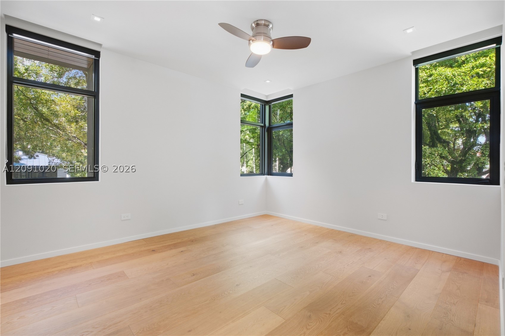 2803 Crystal Ct Miami, FL 33133