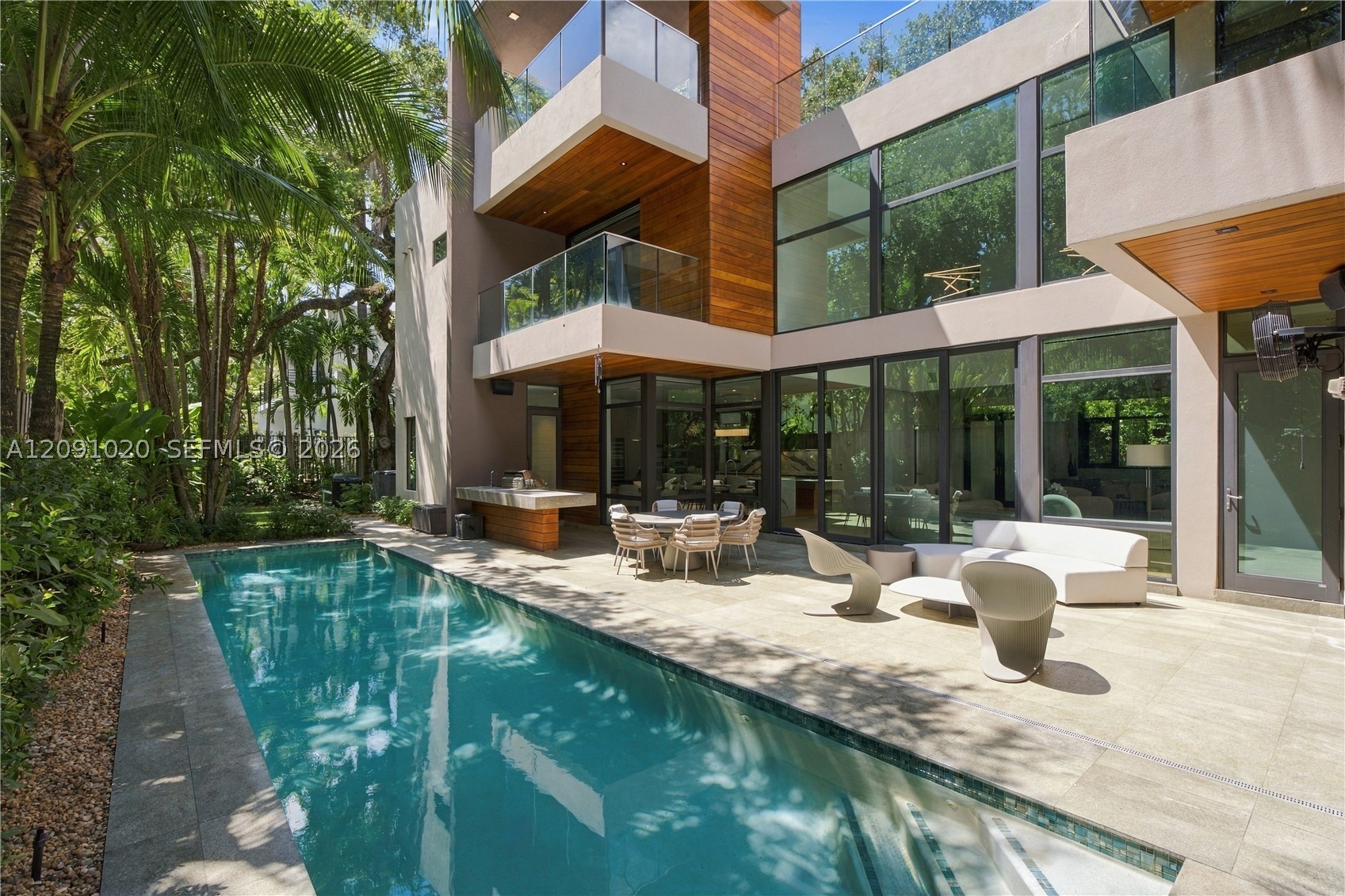 2803 Crystal Ct Miami, FL 33133