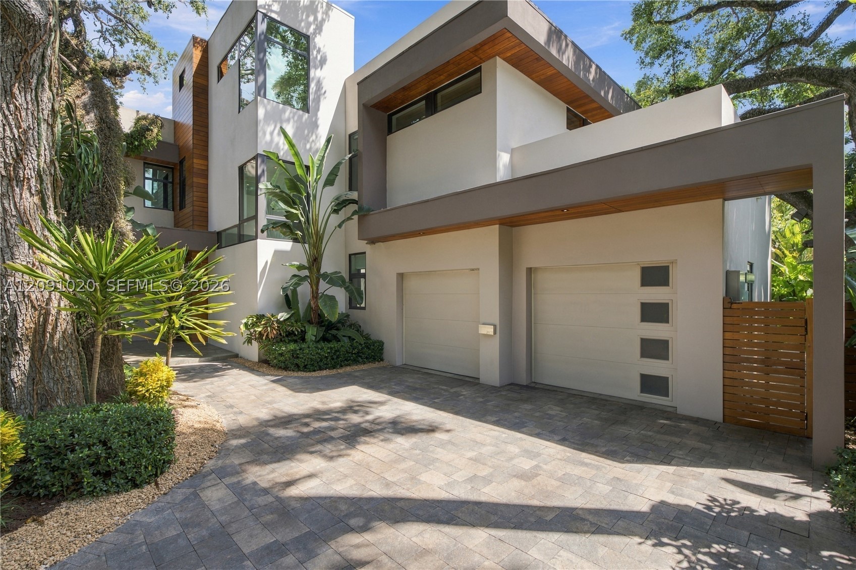 2803 Crystal Ct Miami, FL 33133