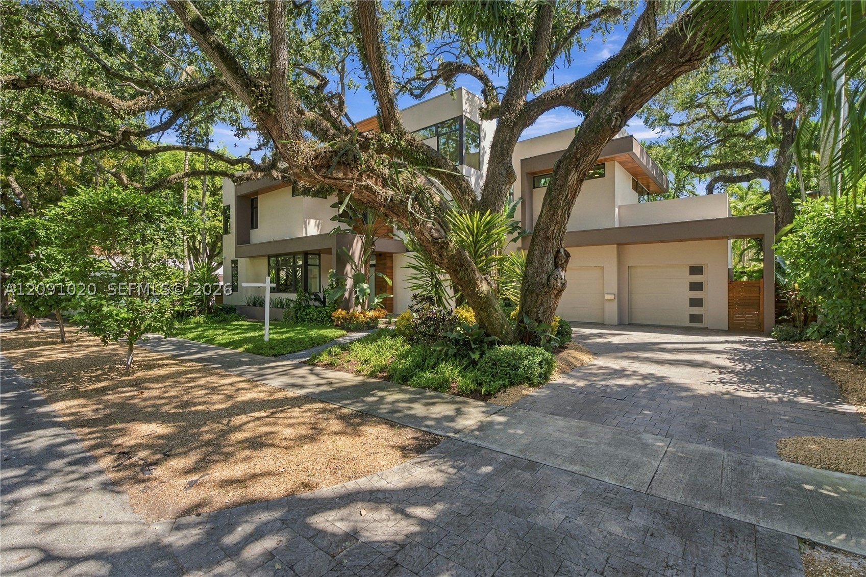 2803 Crystal Ct Miami, FL 33133