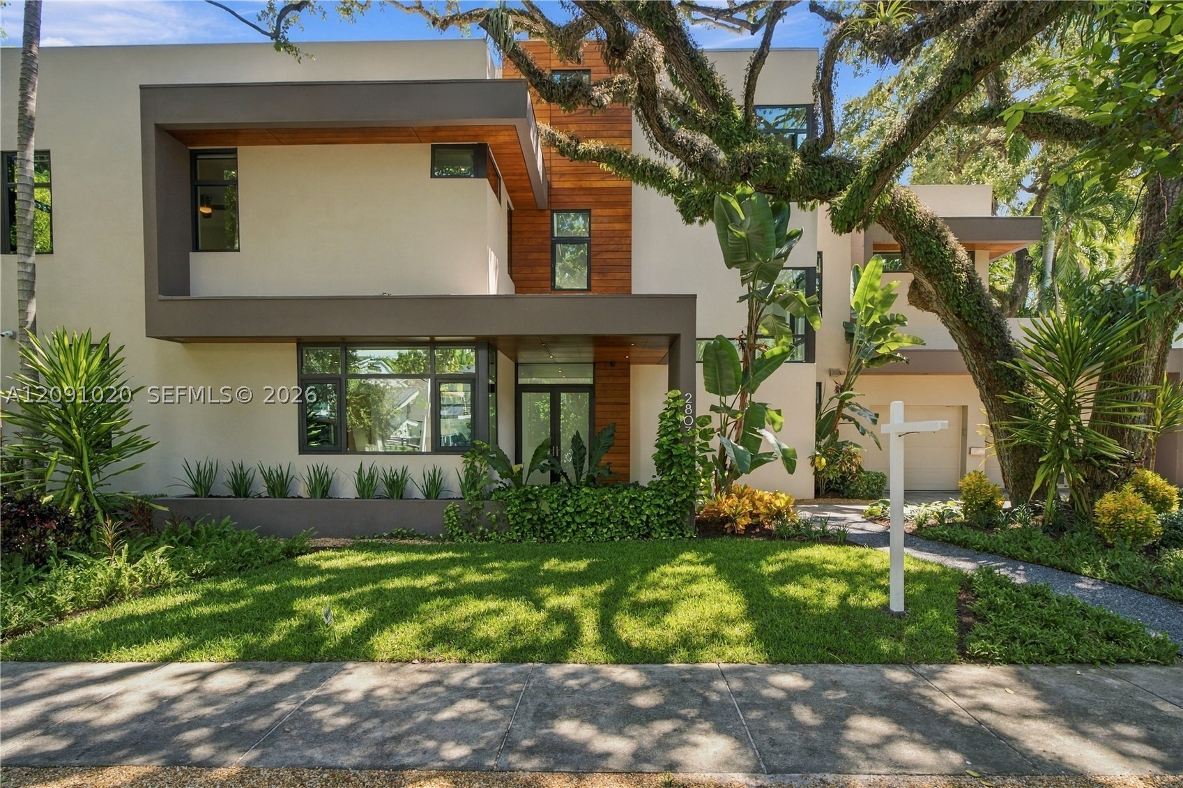2803 Crystal Ct Miami, FL 33133
