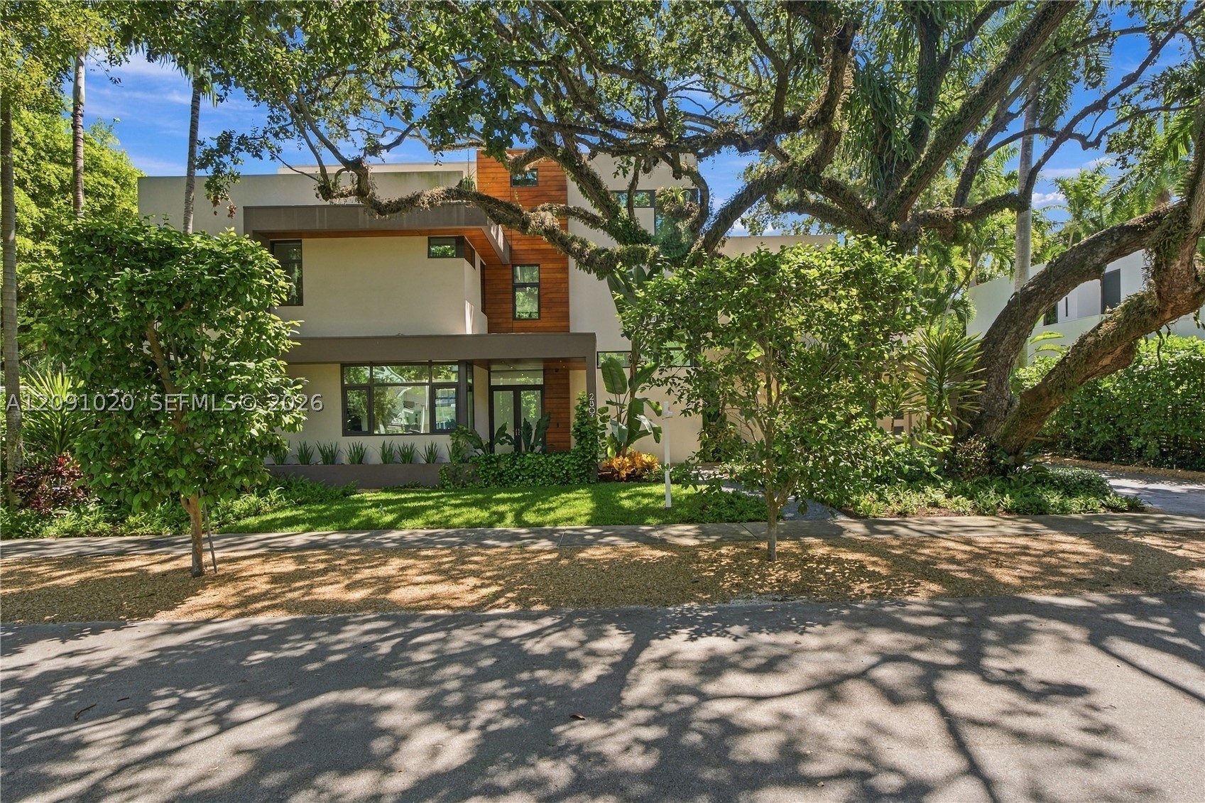 2803 Crystal Ct Miami, FL 33133