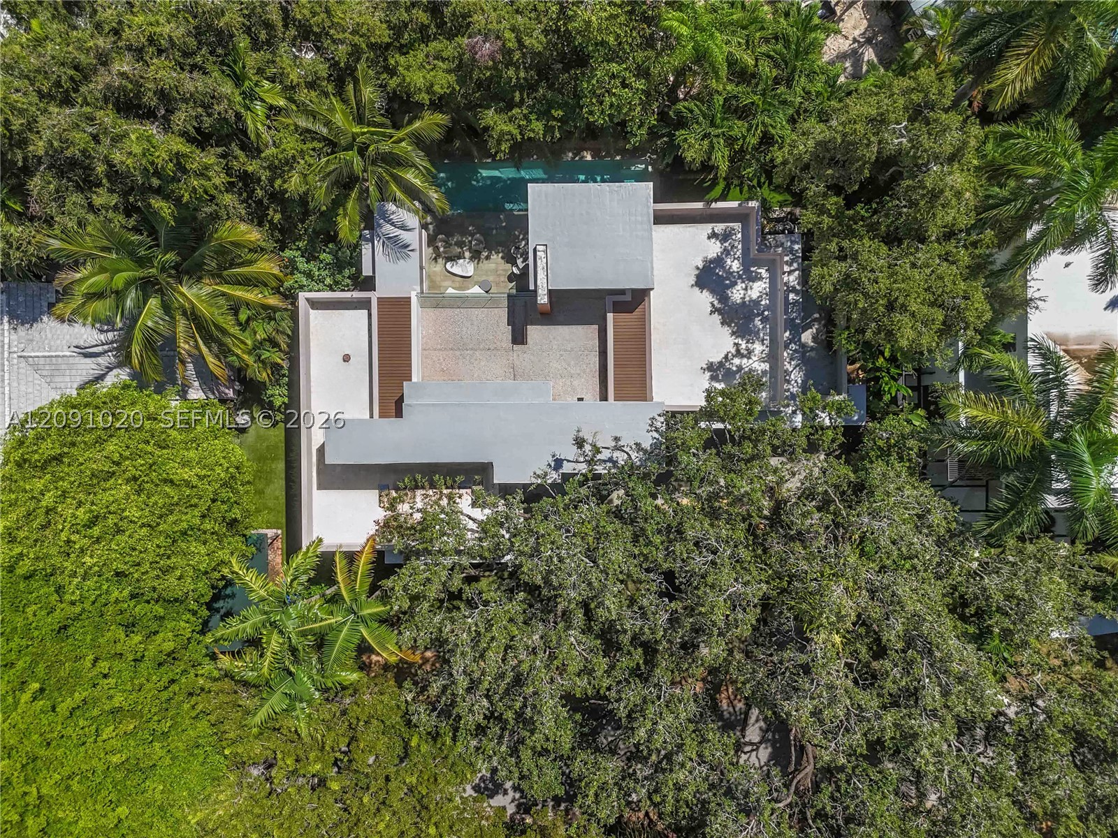 2803 Crystal Ct Miami, FL 33133