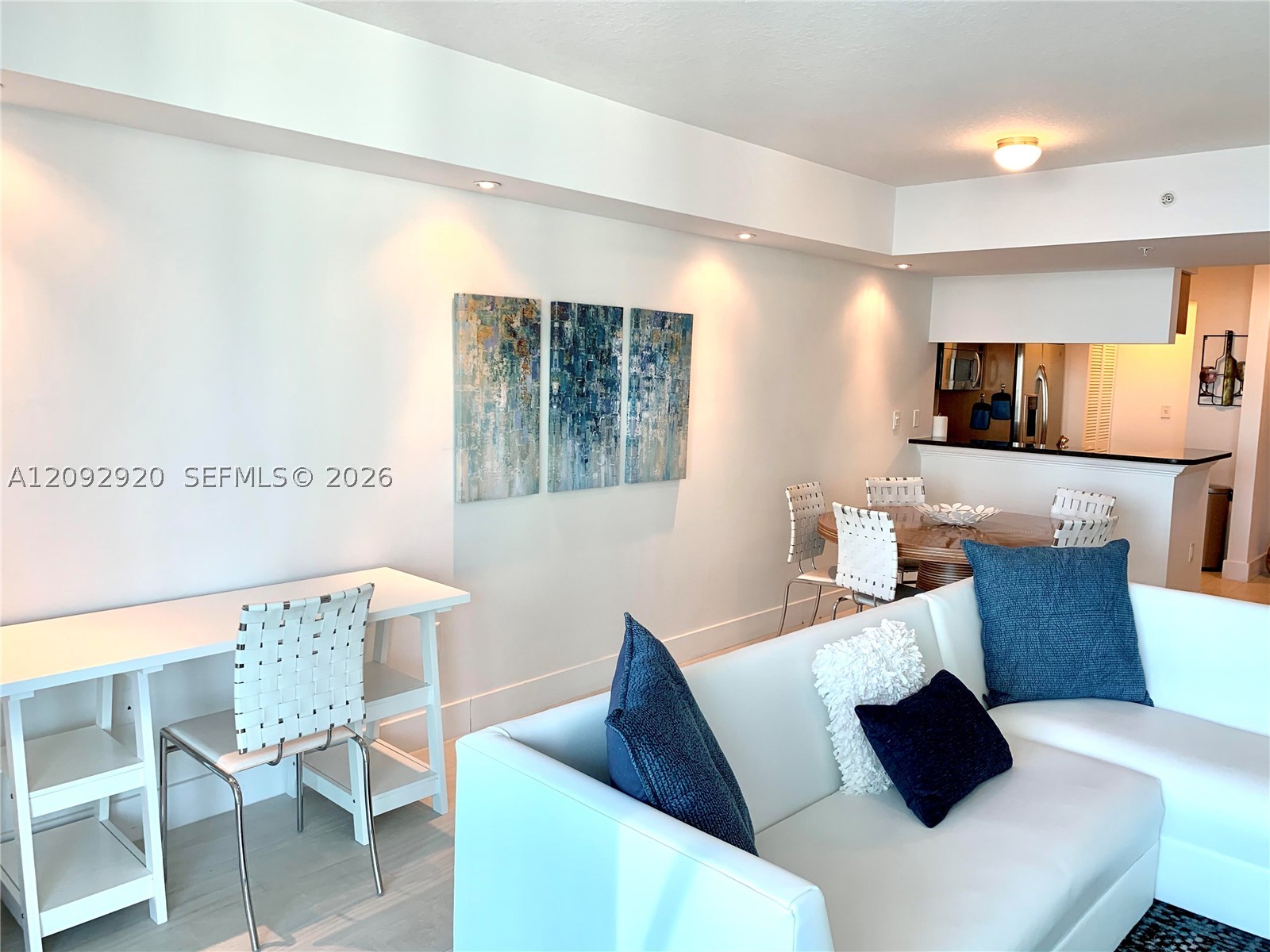 image Brickell on the River North2