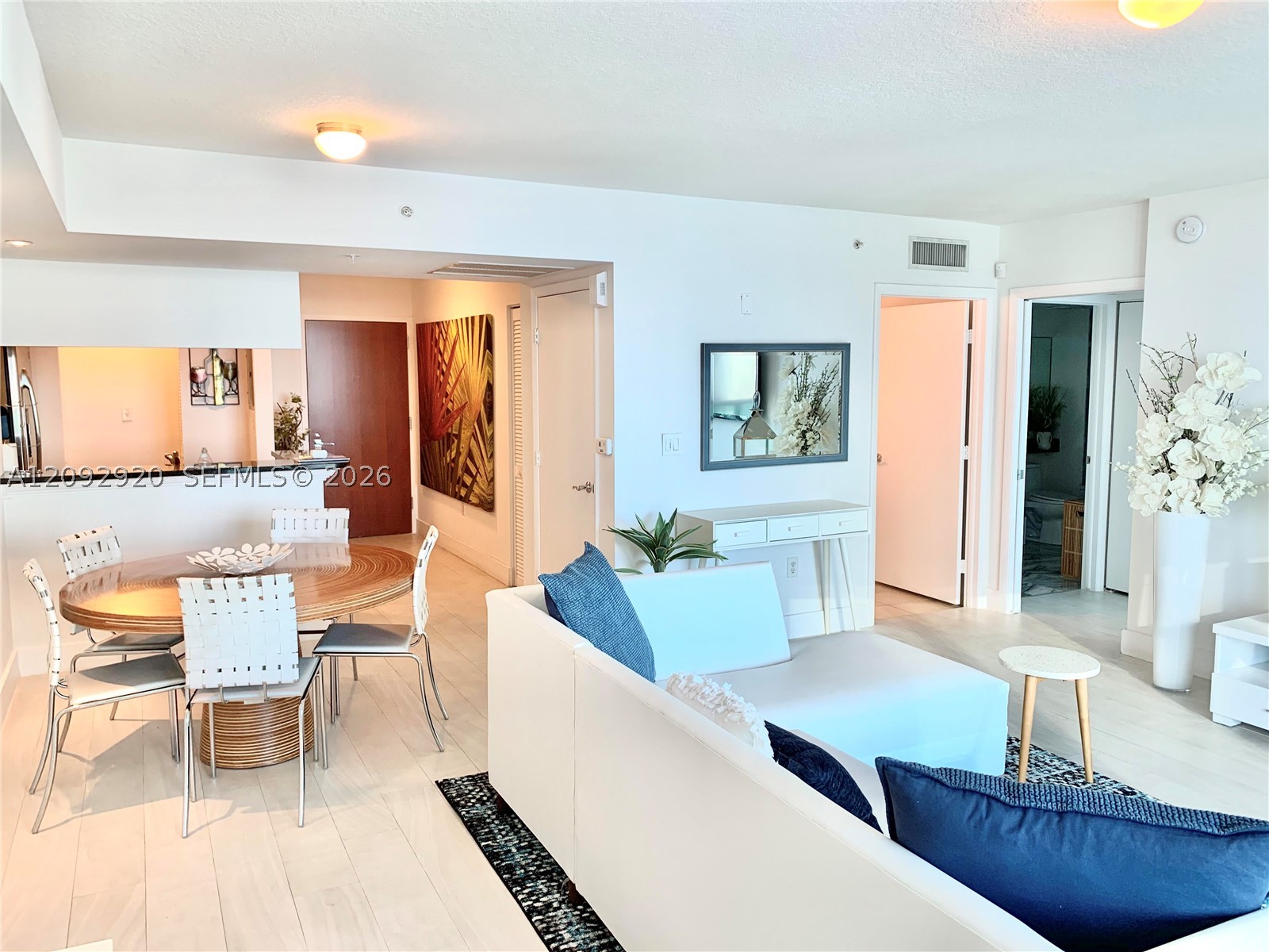 image Brickell on the River North3