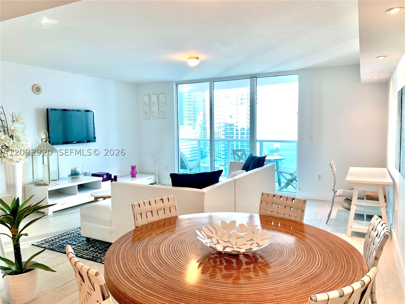 image Brickell on the River North7