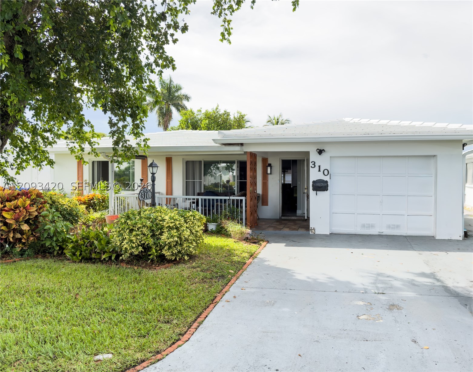 310 NW 25th Ct