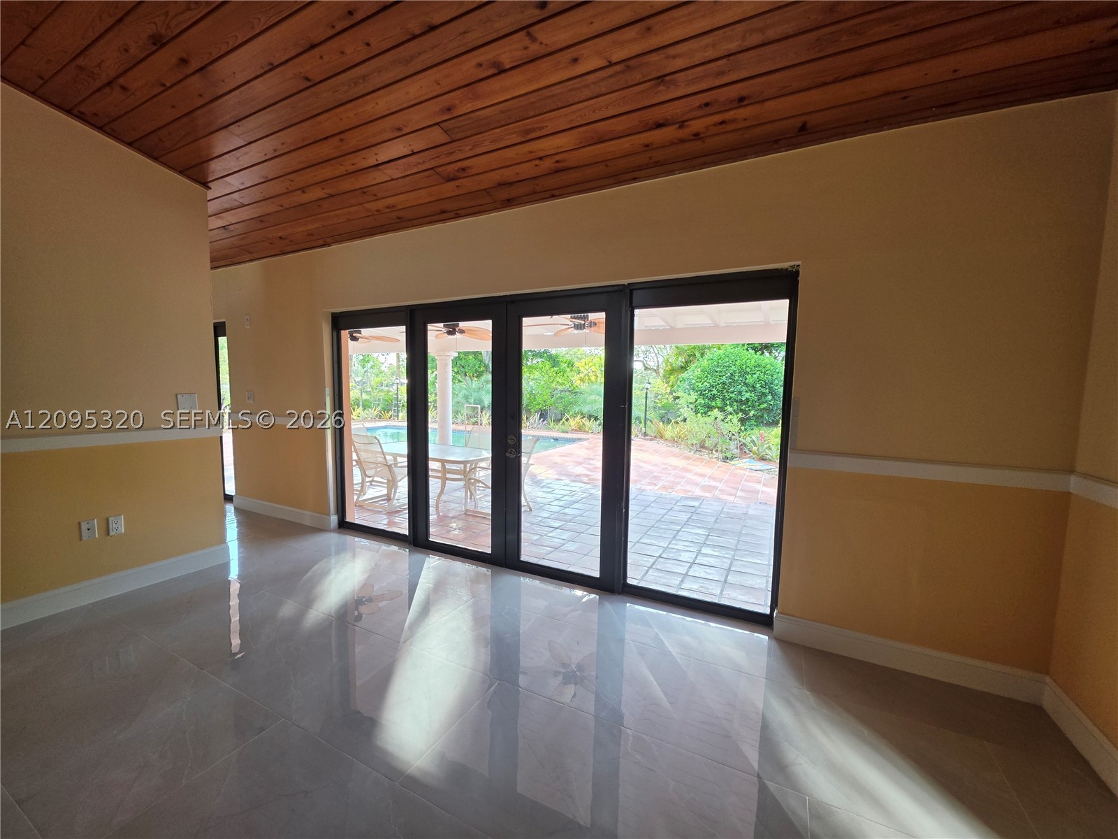 10204 SW 96th Ct Miami, FL 33176