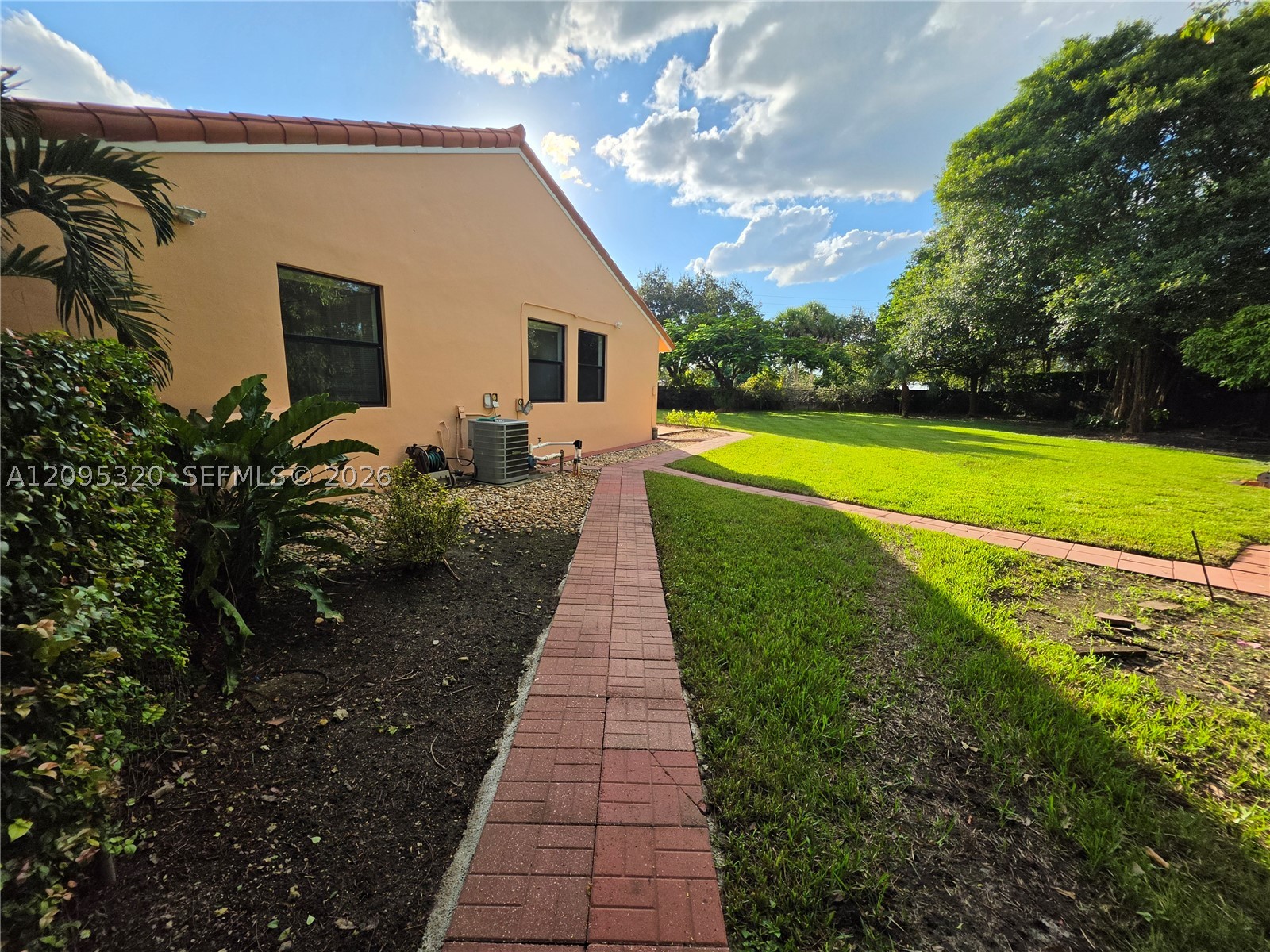10204 SW 96th Ct Miami, FL 33176