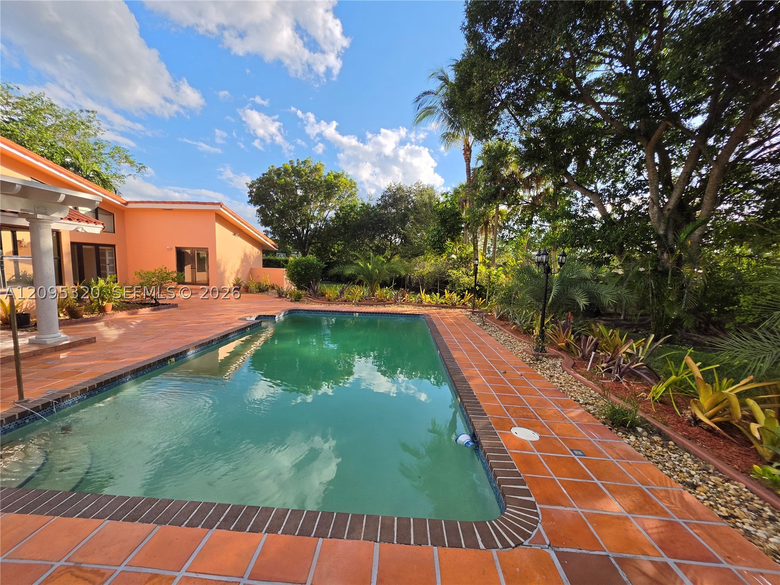 10204 SW 96th Ct Miami, FL 33176