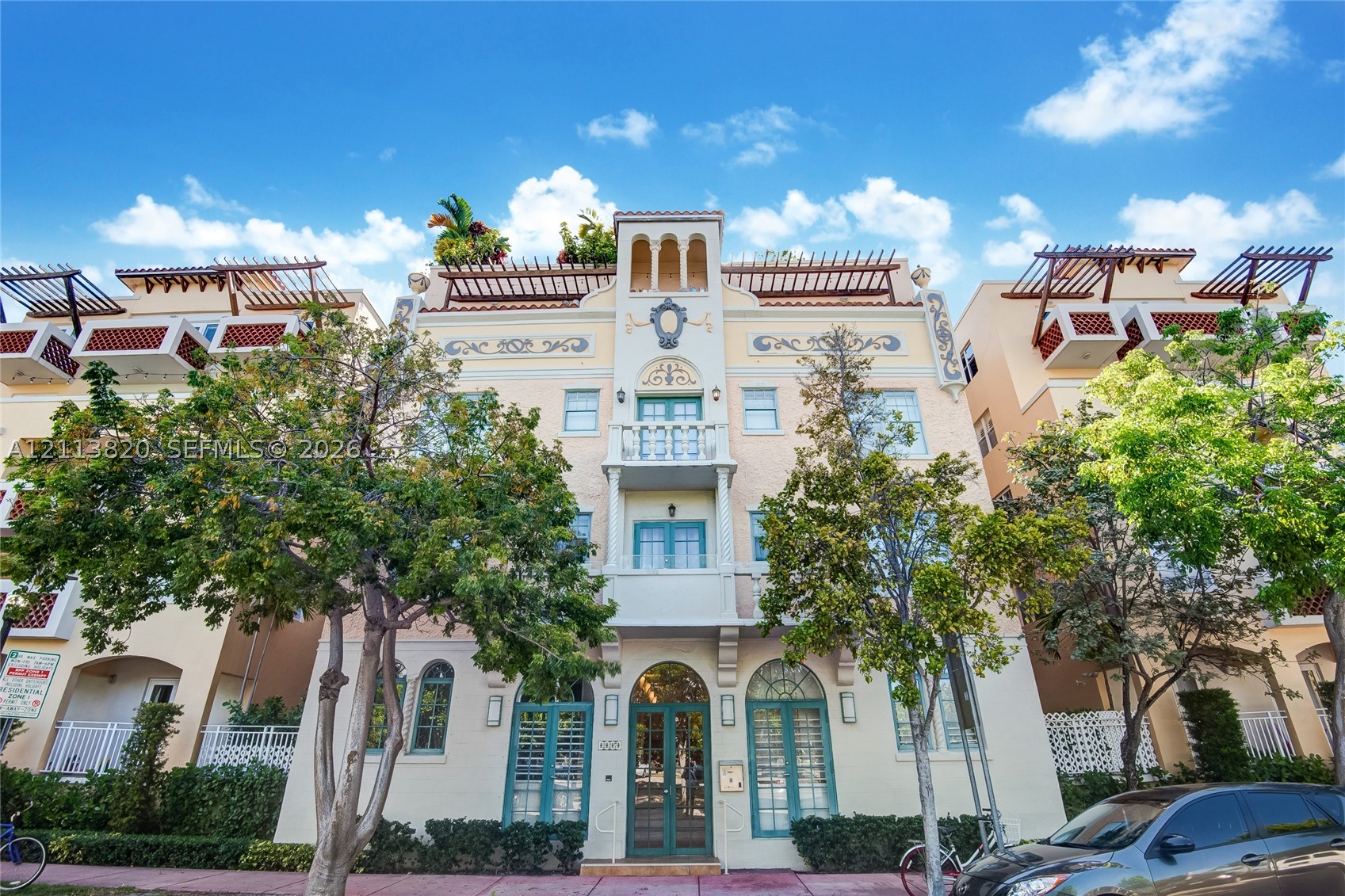 227 Michigan Ave #406