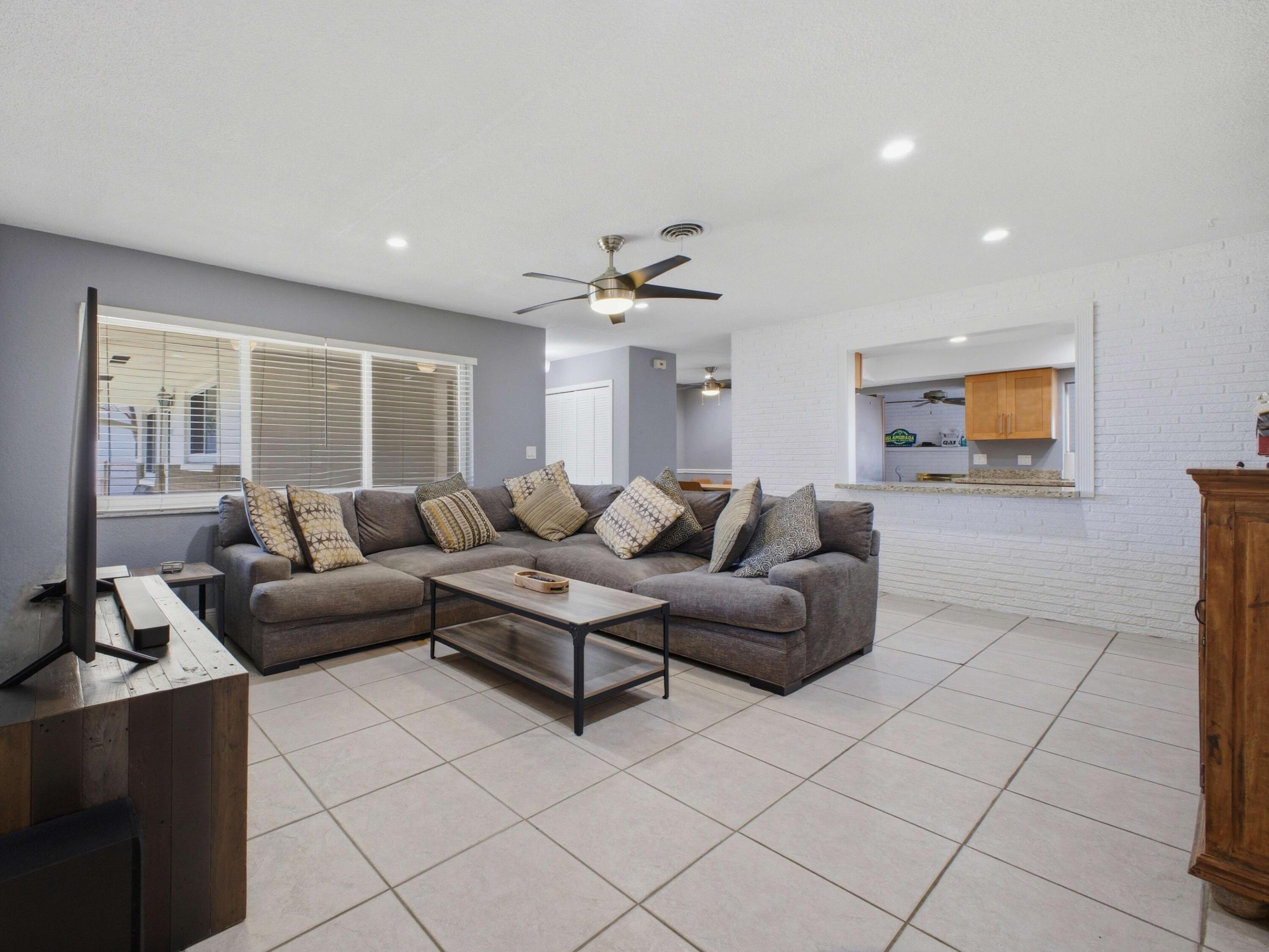 451 SE 1st #A & B Pompano Beach, FL 33060