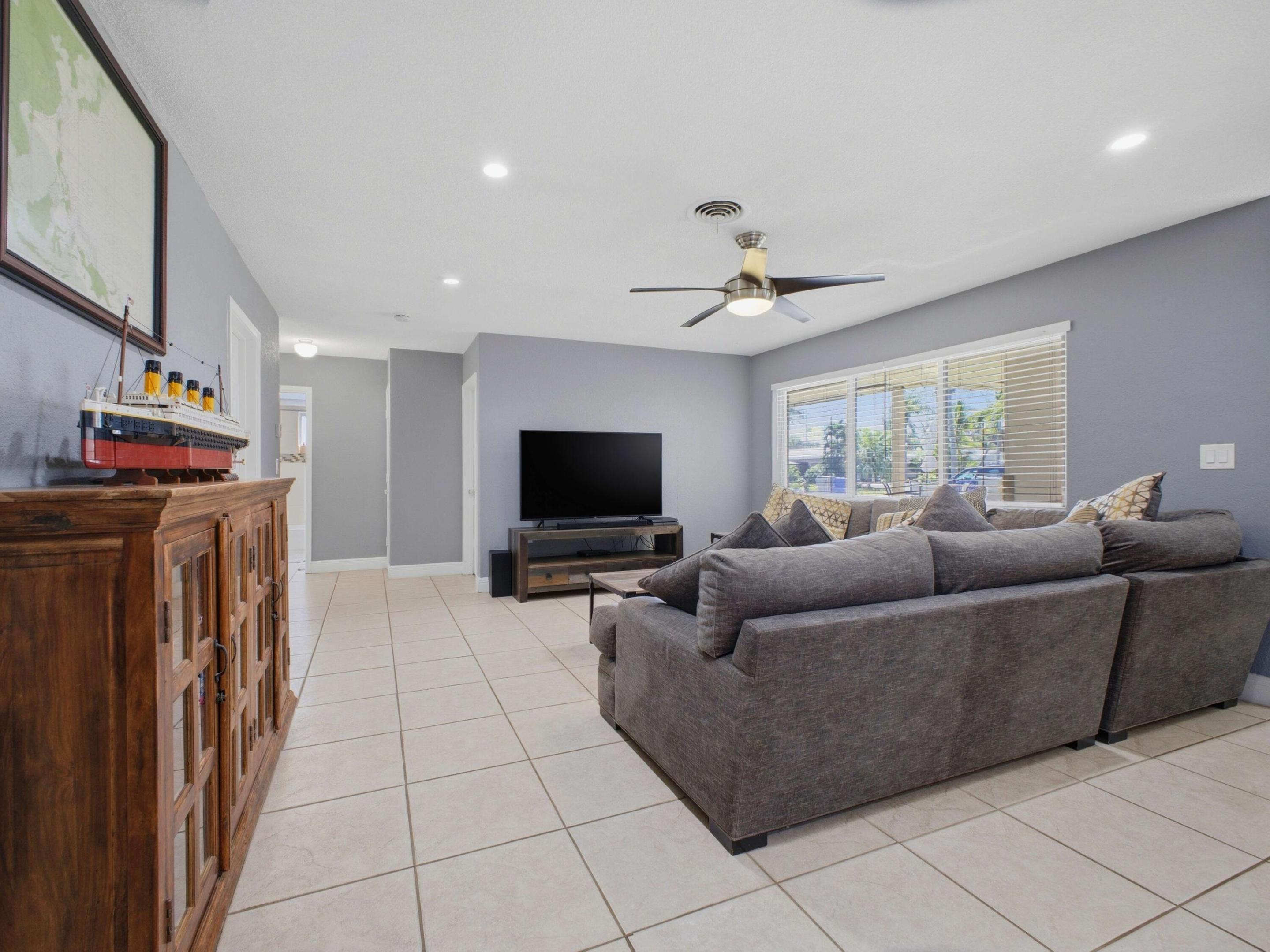 451 SE 1st #A & B Pompano Beach, FL 33060