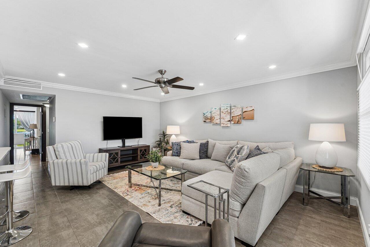 1027 Farnham O #1027