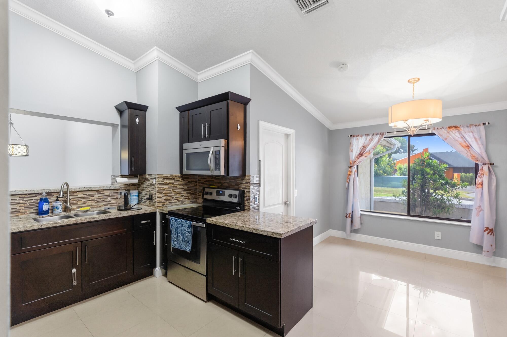 9315 SW 170th Palmetto Bay, FL 33157